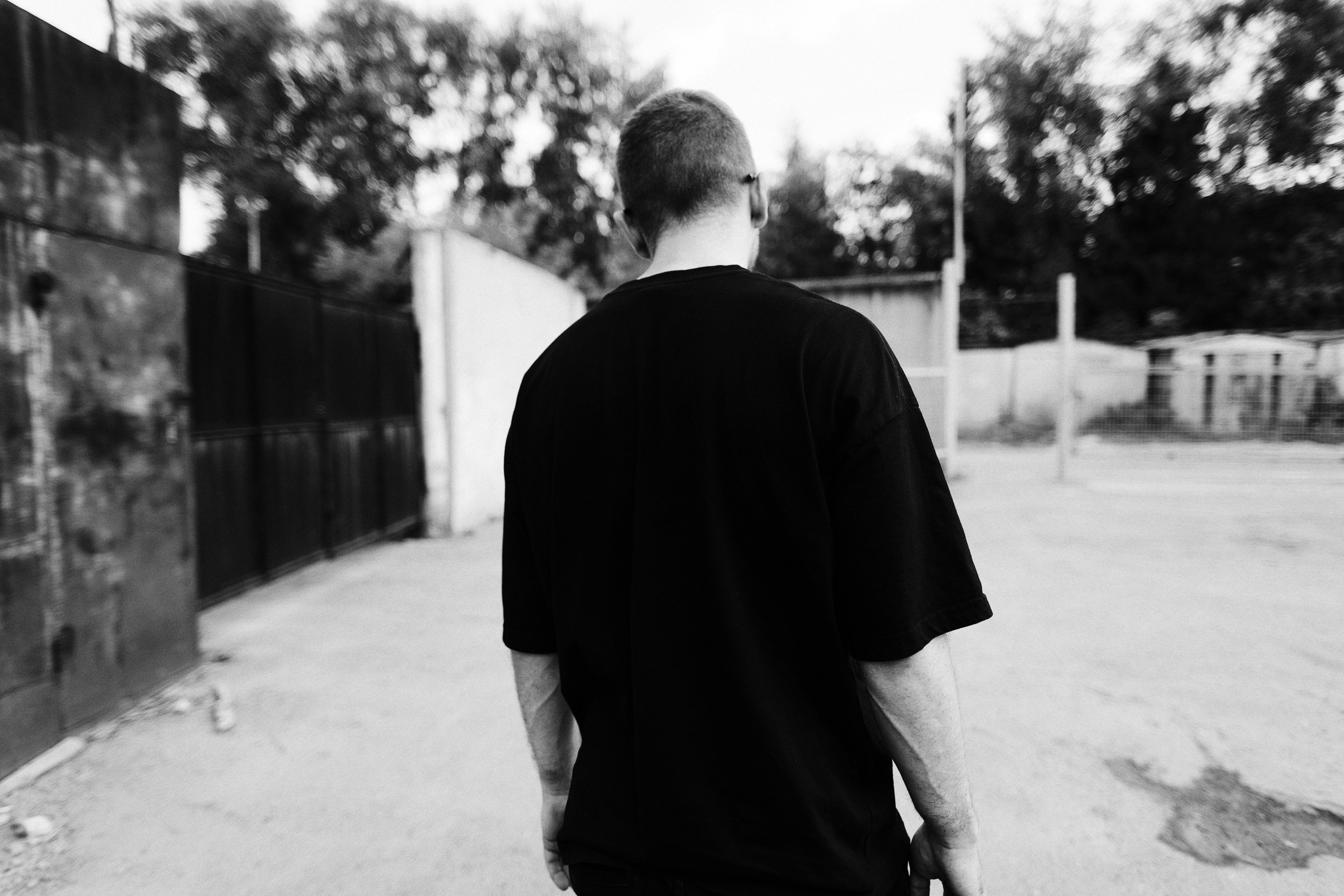 Уличная фотосессия мужской портрет. Фотограф Дарья Мустафина, Тюмень