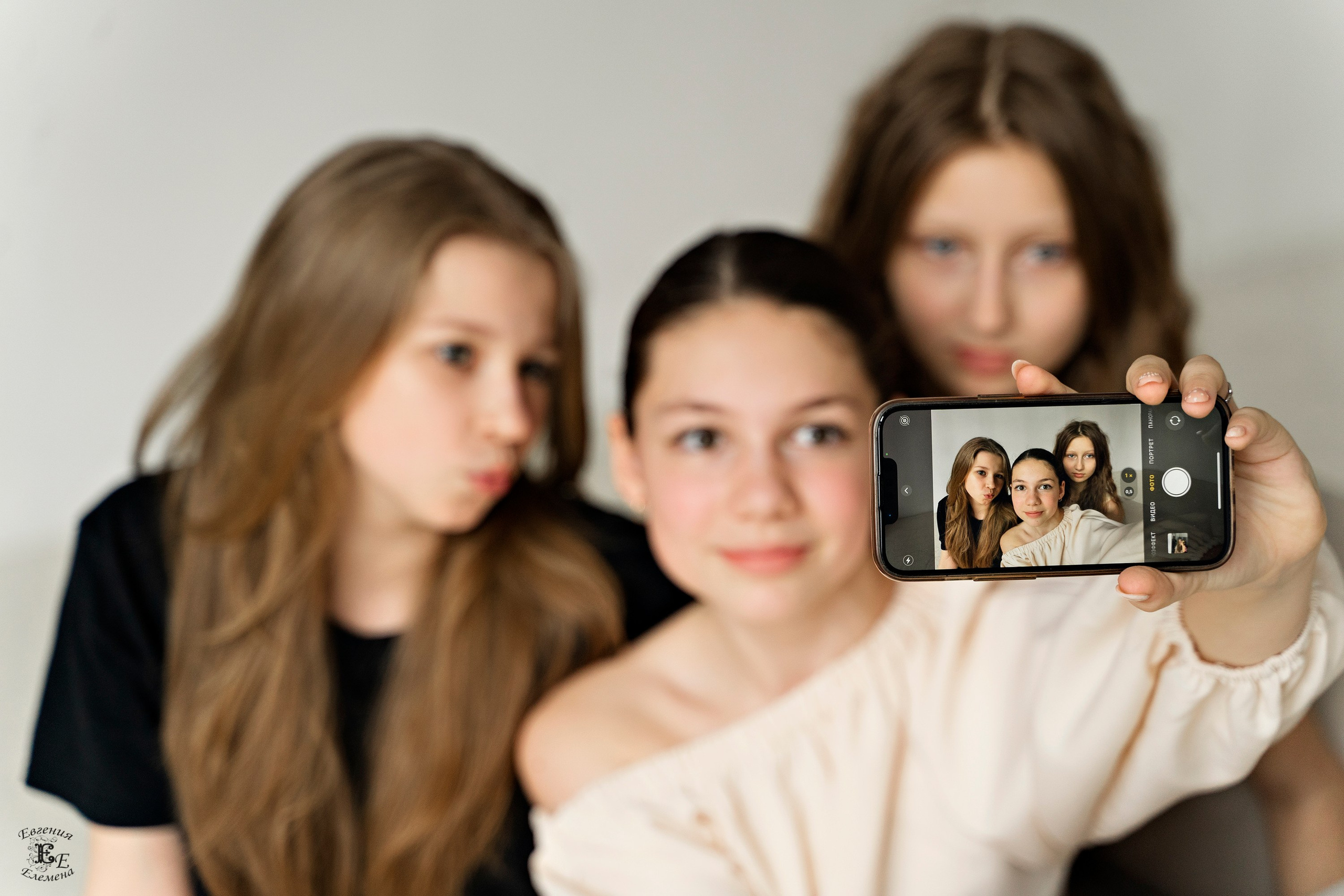 Фотосъемка Таисии и подружек. Семейный и портретный фотограф в Санкт-Петербурге Евгения Елемена