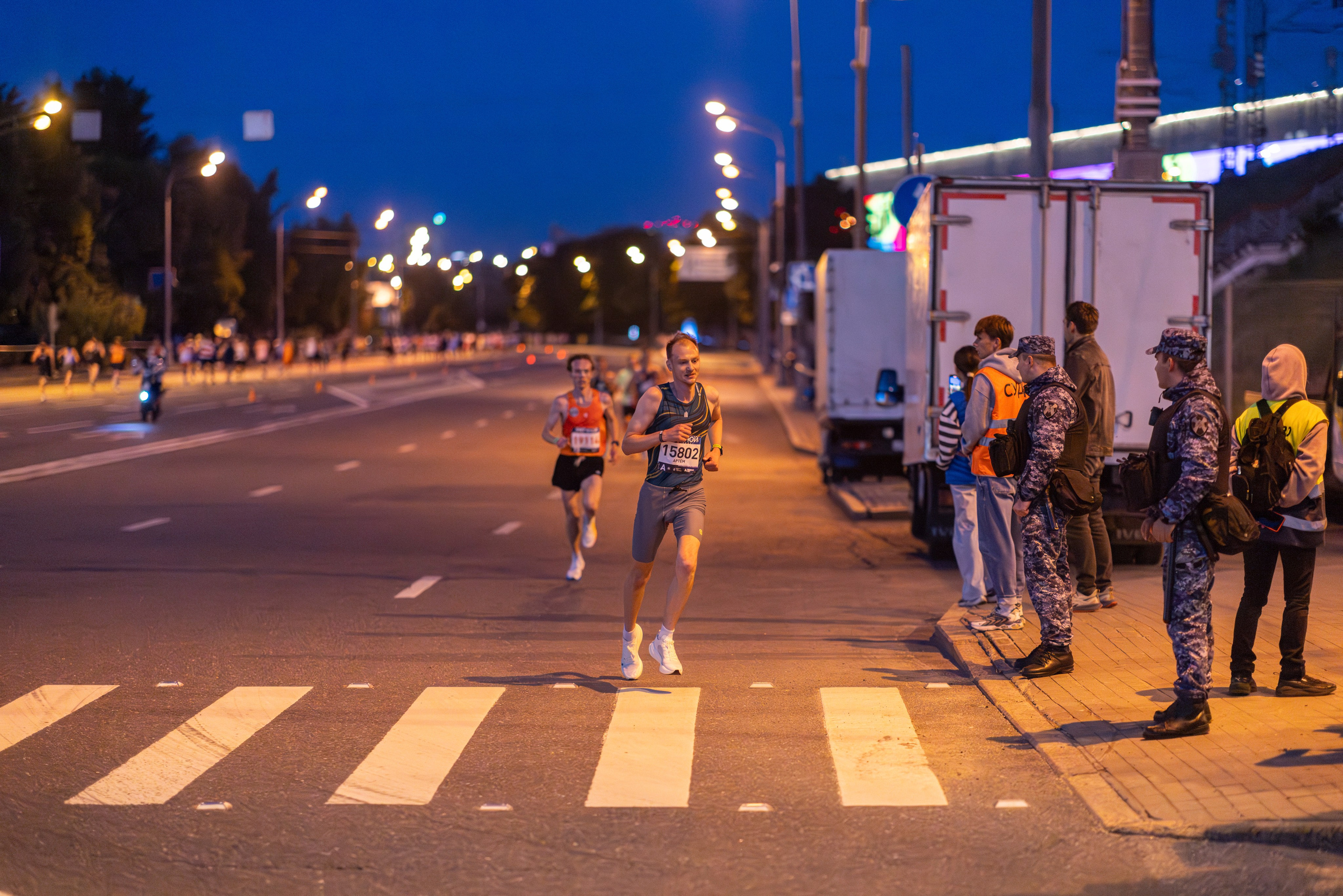 Ночной забег 2025. Фотограф Сергей Ловкий