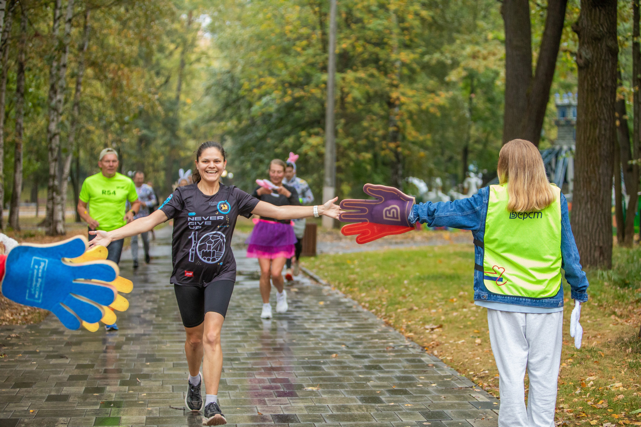 7 лет забегам 5 вёрст Химки 28.09.24. Фотограф Сергей Ловкий