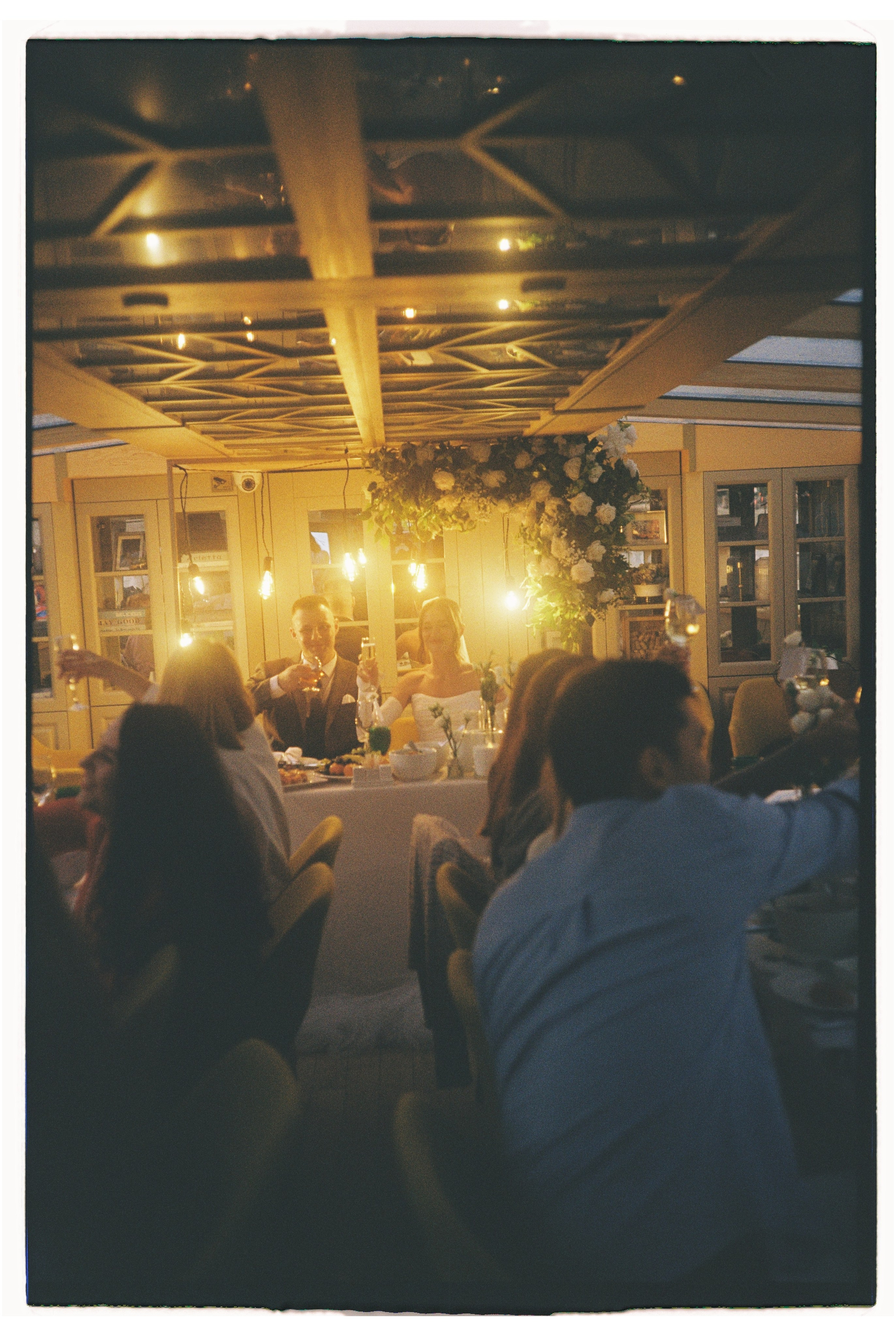 Свадьба в Питере на катере. Сестры Карабаза. Фотографы и ретушеры в Москве и Санкт-Петербурге