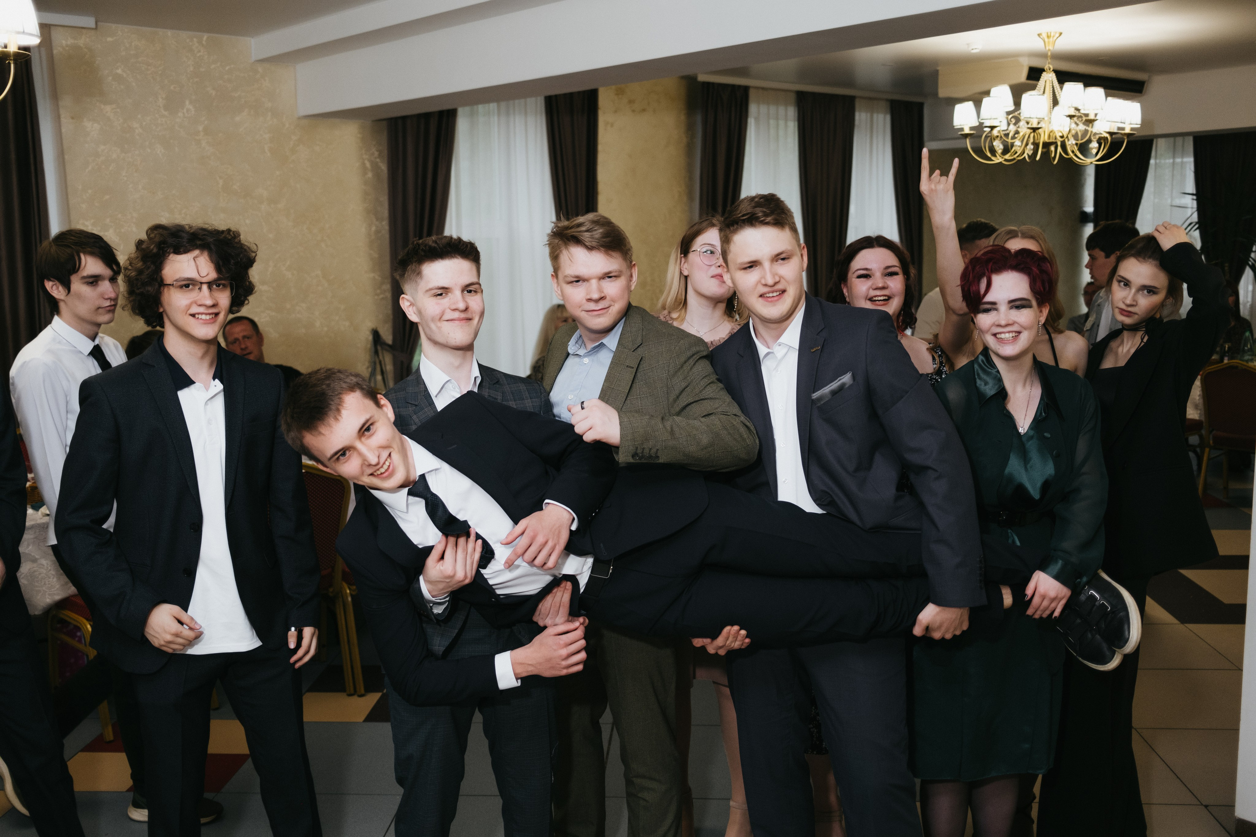 Выпускной 11 класс школы № 30. Свадебный и репортажной фотограф Денис Ожигин в Краснодаре и Краснодарском крае