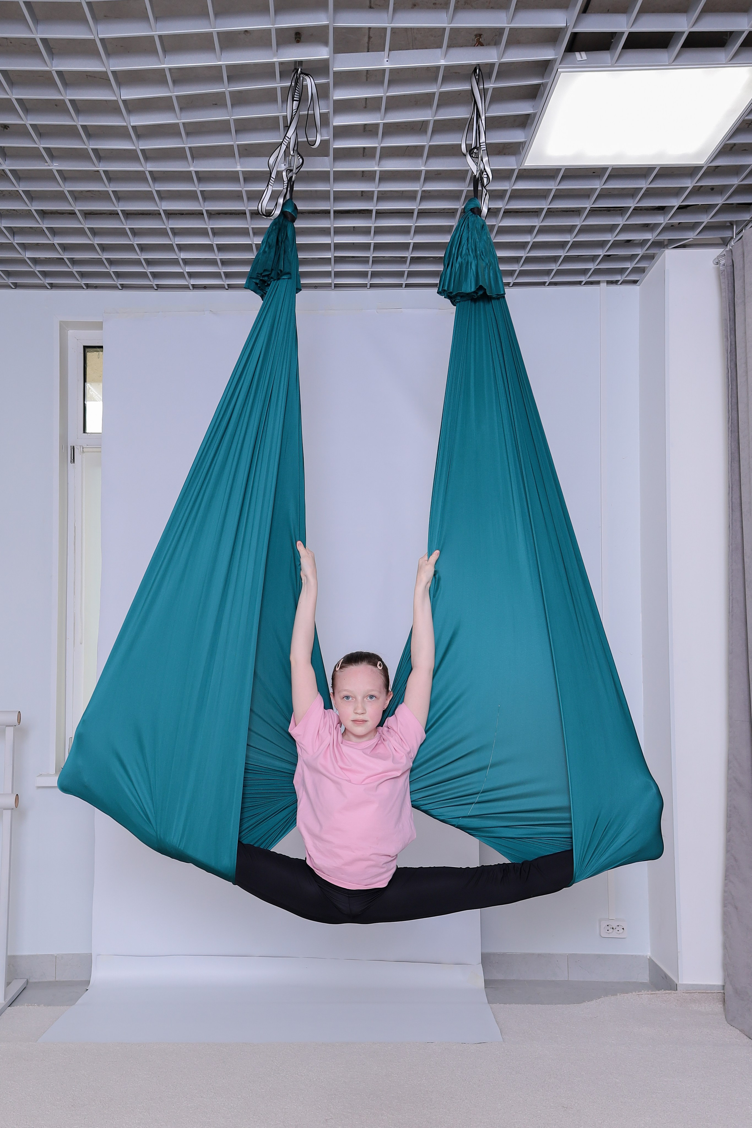 Детская аэройога. Фотограф Надршина Лилия