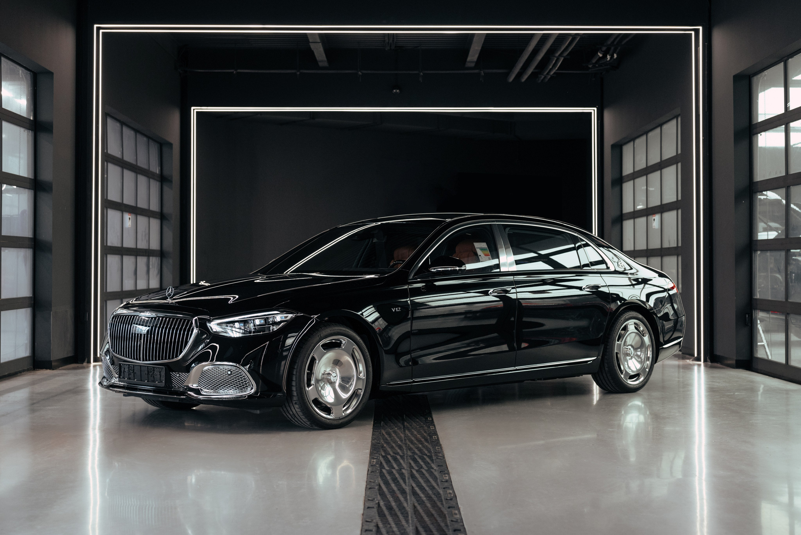 Mercedes Maybach v12 Black. DeLorein