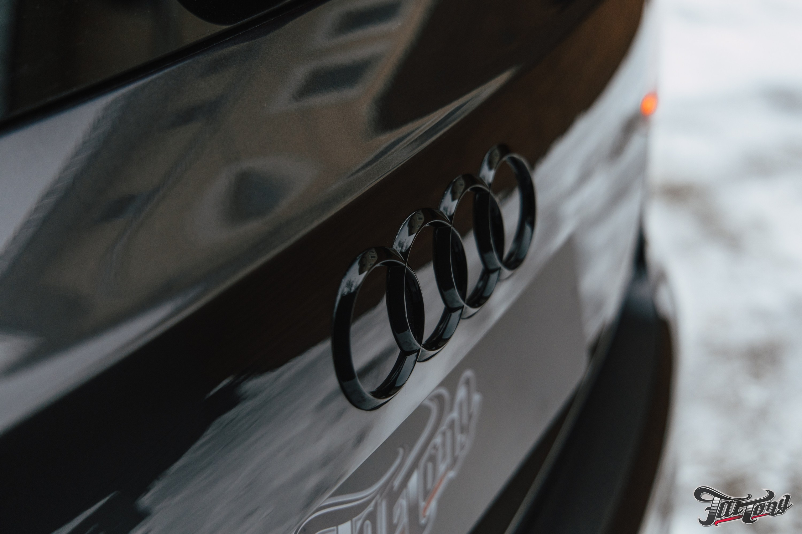 Audi S4 полный окрас кузова, кузовные работы и антихром. DeLorein