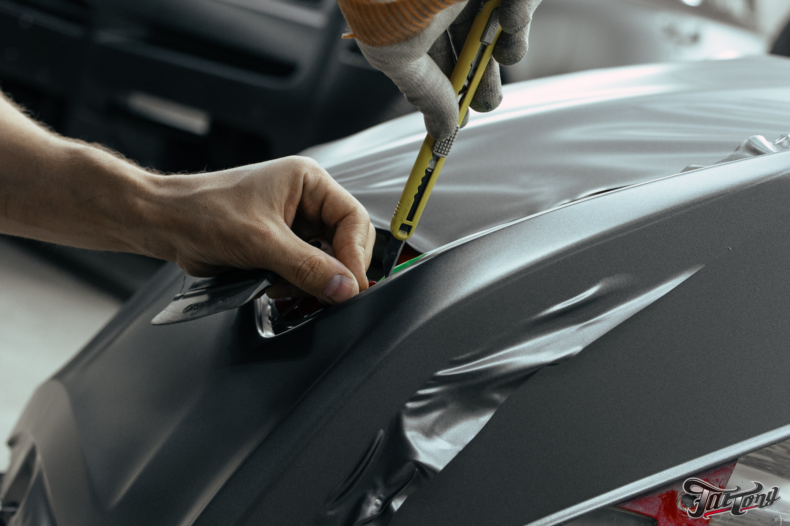 Audi A6 2 раза поменяла цвет, оклейка с проемами в зеленый и преклейка в серый. DeLorein