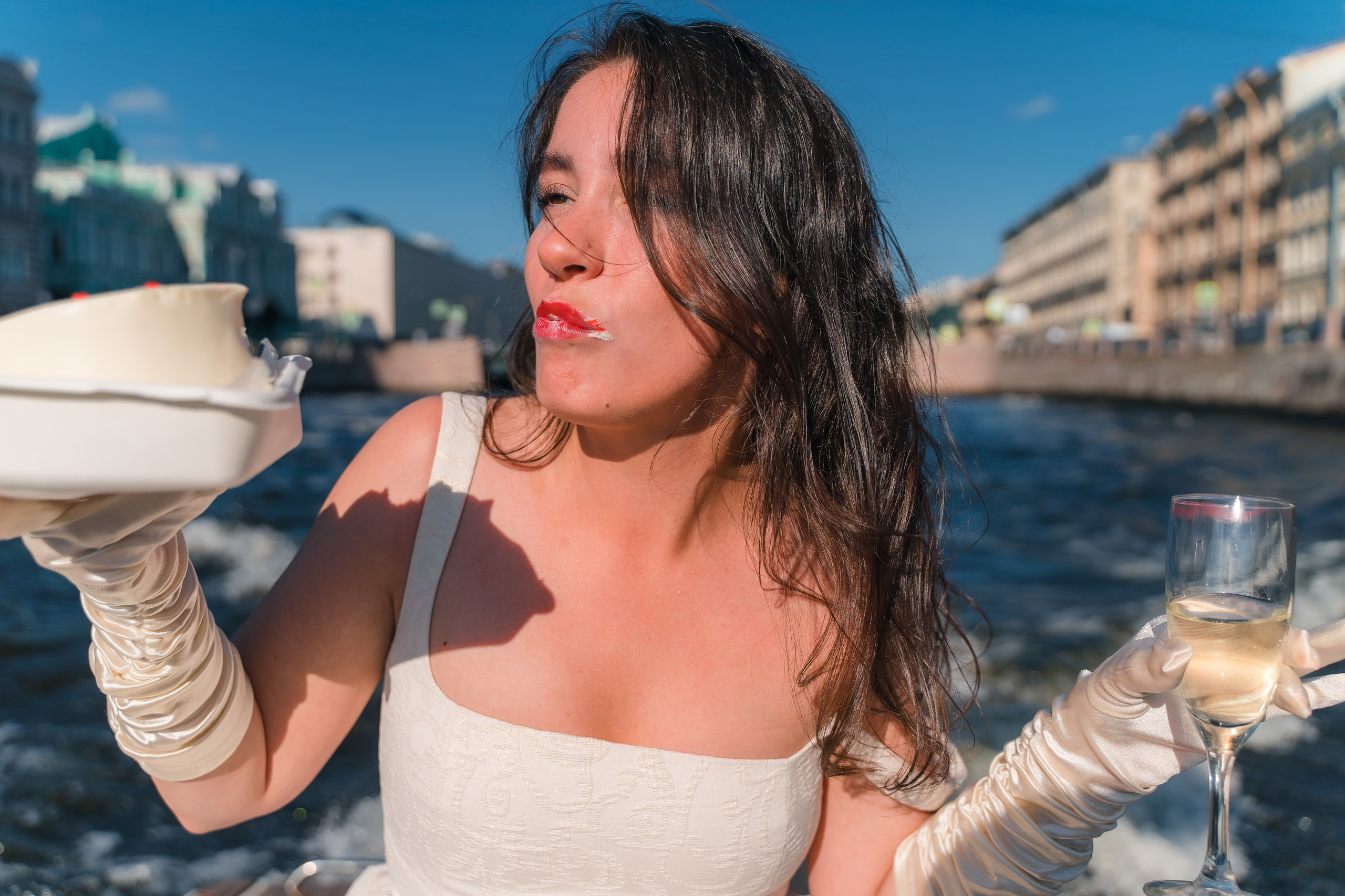 Фотосъемка девичника, встреча девушек, веселые женские портреты