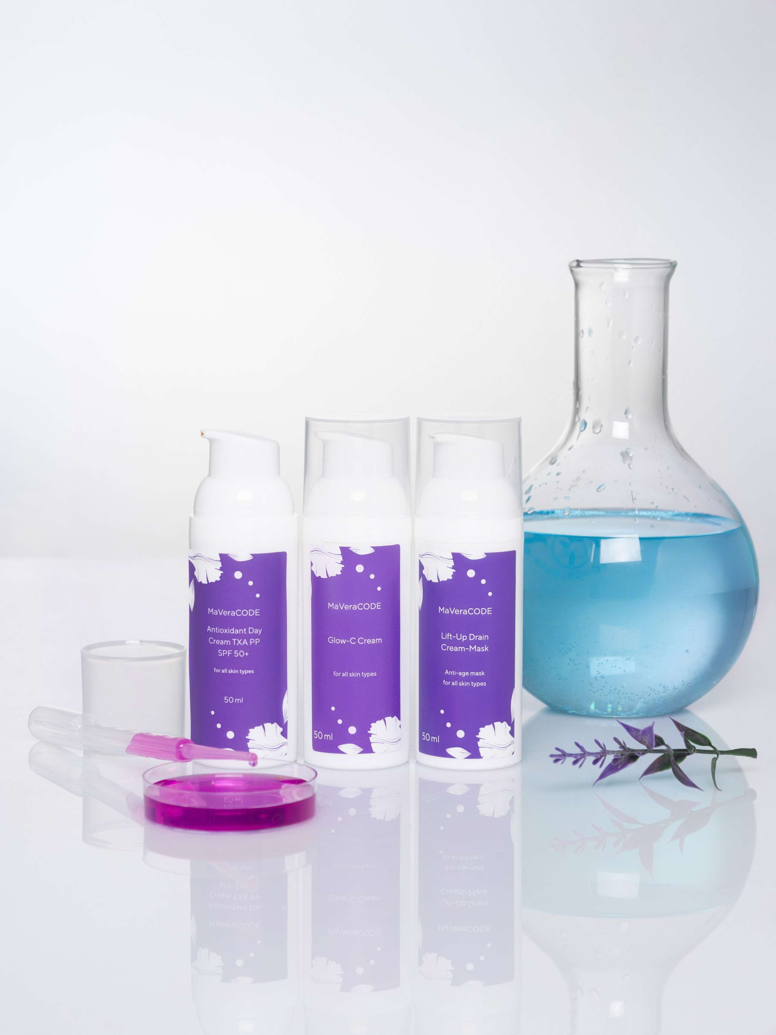 Уходовые средства в лабораторном стиле | Фото для медицинского портала