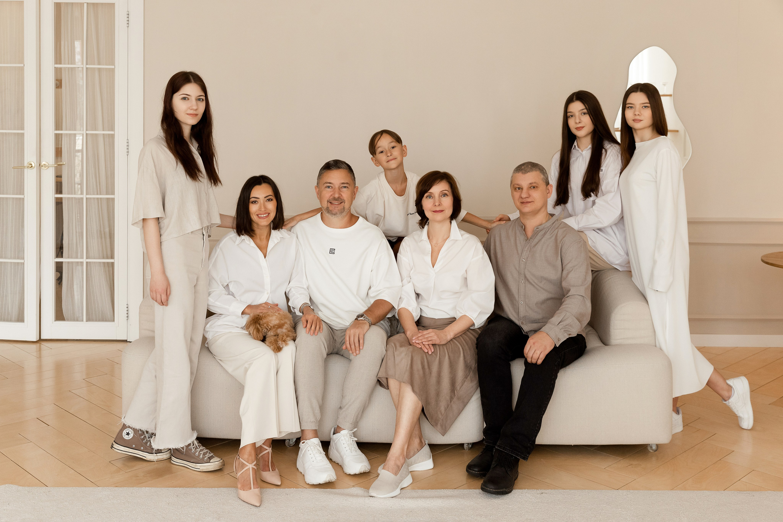 Съемка большой семьи в студии «Когда вместе». Семейный фотограф в Екатеринбурге Маргарита Курносова