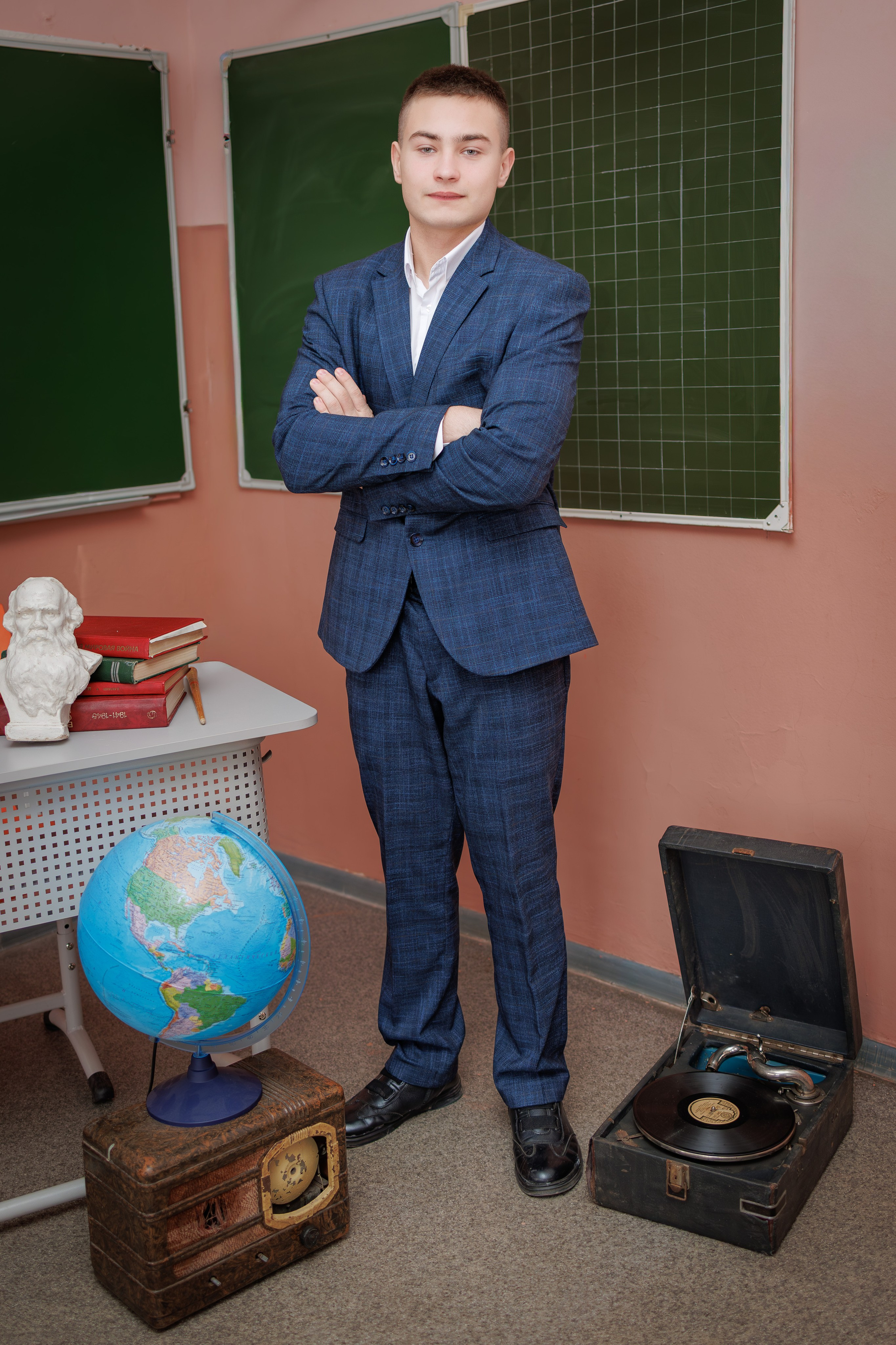 Позы для школьной фотосессии. Фотограф Медногорск Кувандык Оксана Шерехода свадебные, семейные, индивидуальные, школьные фотосессии. Печать фотоальбомов