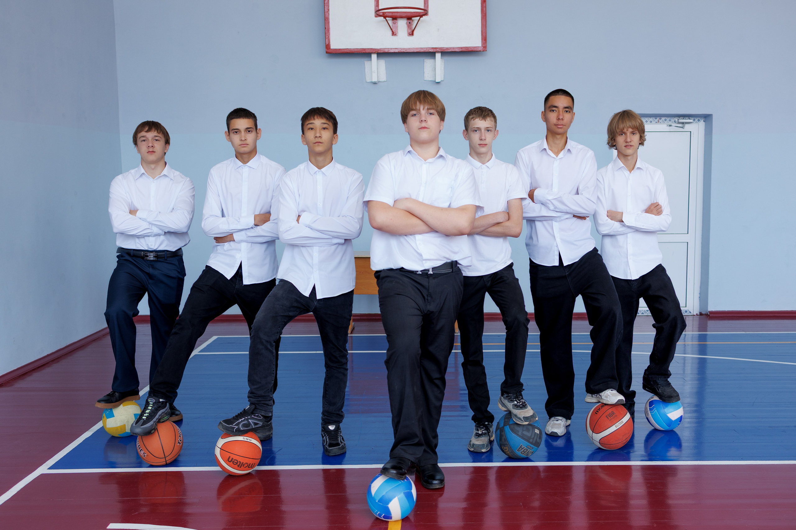 Позы для школьной фотосессии. Фотограф Медногорск Кувандык Оксана Шерехода свадебные, семейные, индивидуальные, школьные фотосессии. Печать фотоальбомов