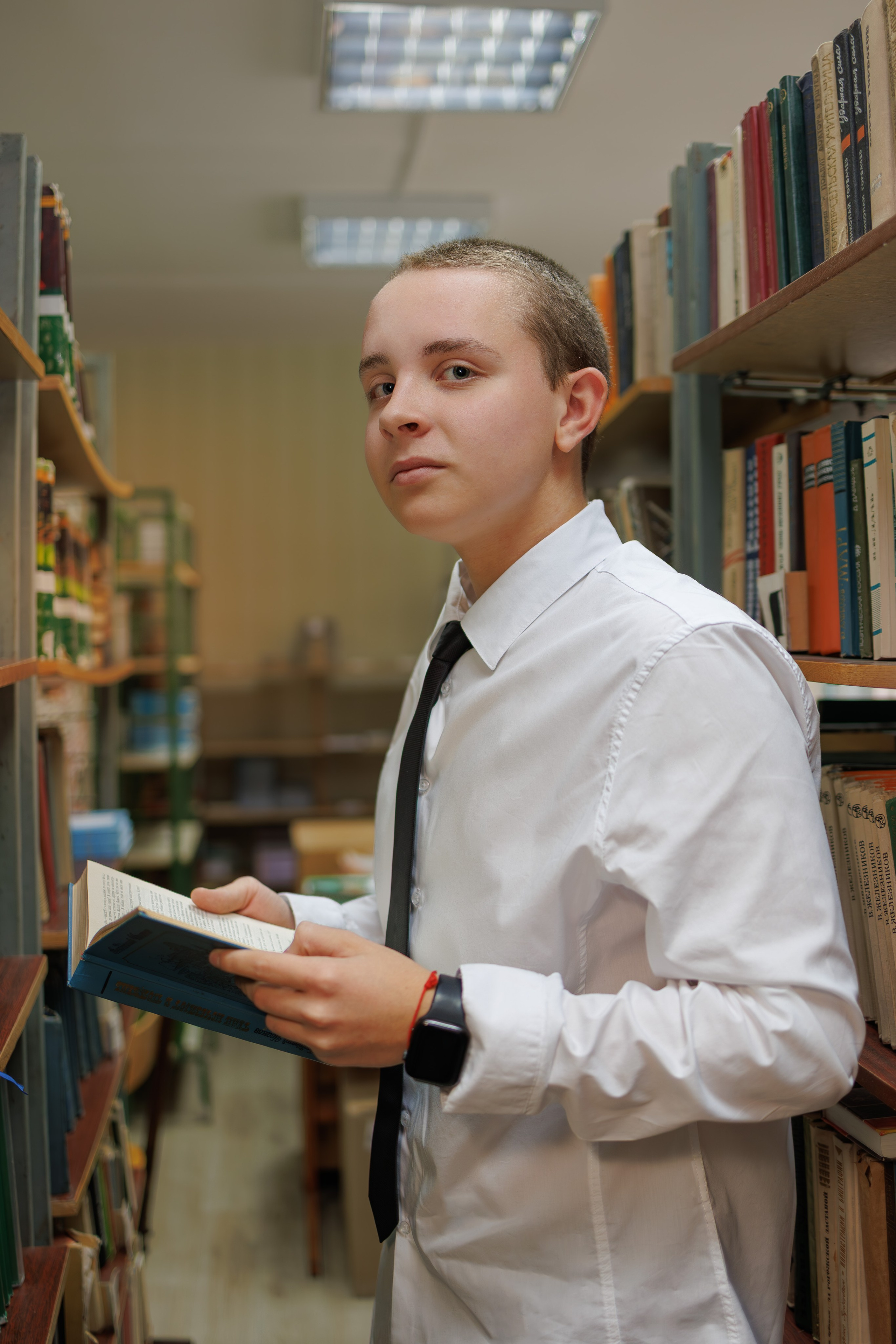 Позы для школьной фотосессии. Фотограф Медногорск Кувандык Оксана Шерехода свадебные, семейные, индивидуальные, школьные фотосессии. Печать фотоальбомов