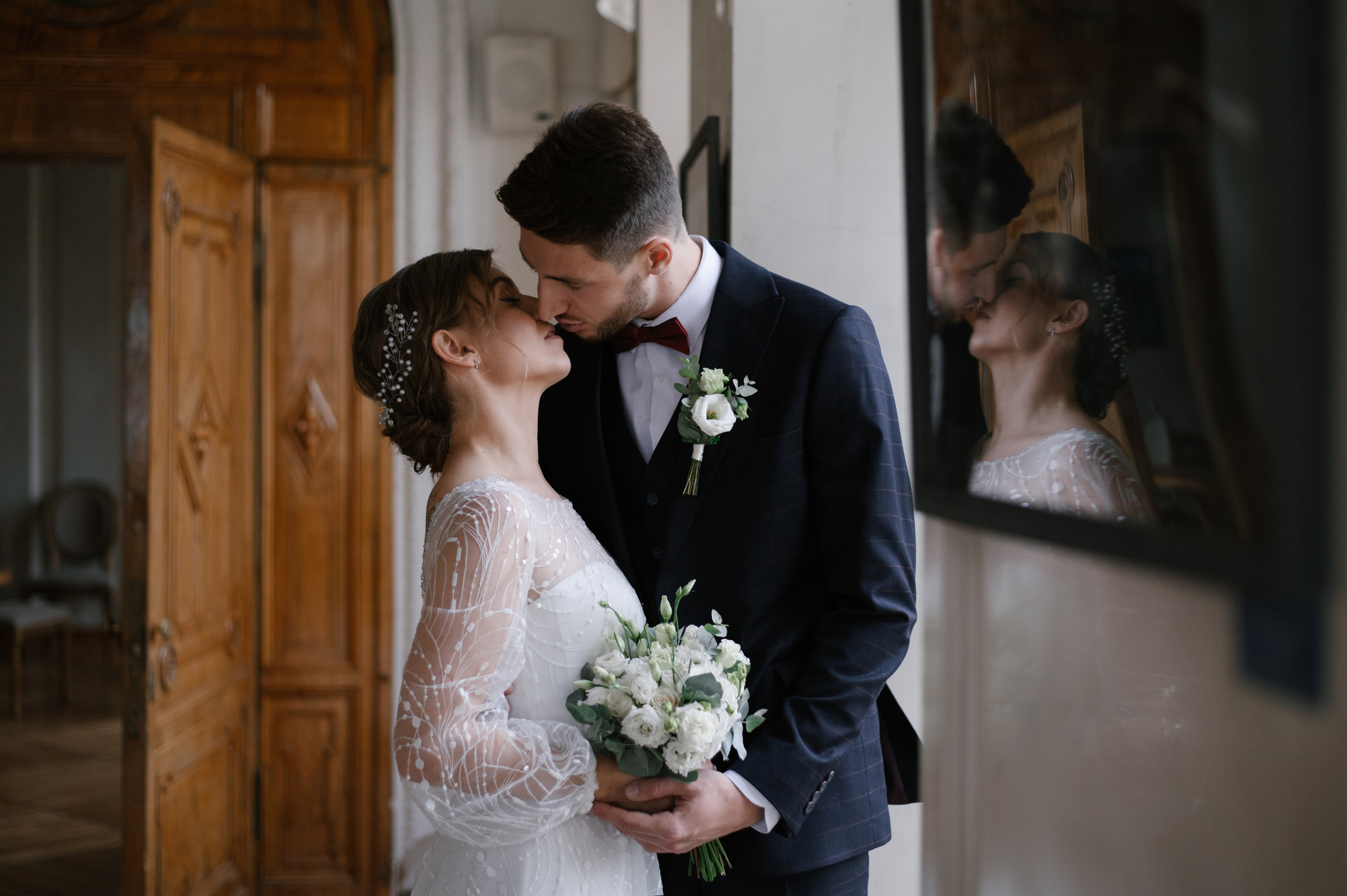 Свадебная фотосессия в Читальне имени Пушкина и камерный банкет в ресторане «Гусятникоff». Семейный и свадебный фотограф в Москве Татьяна Николаева