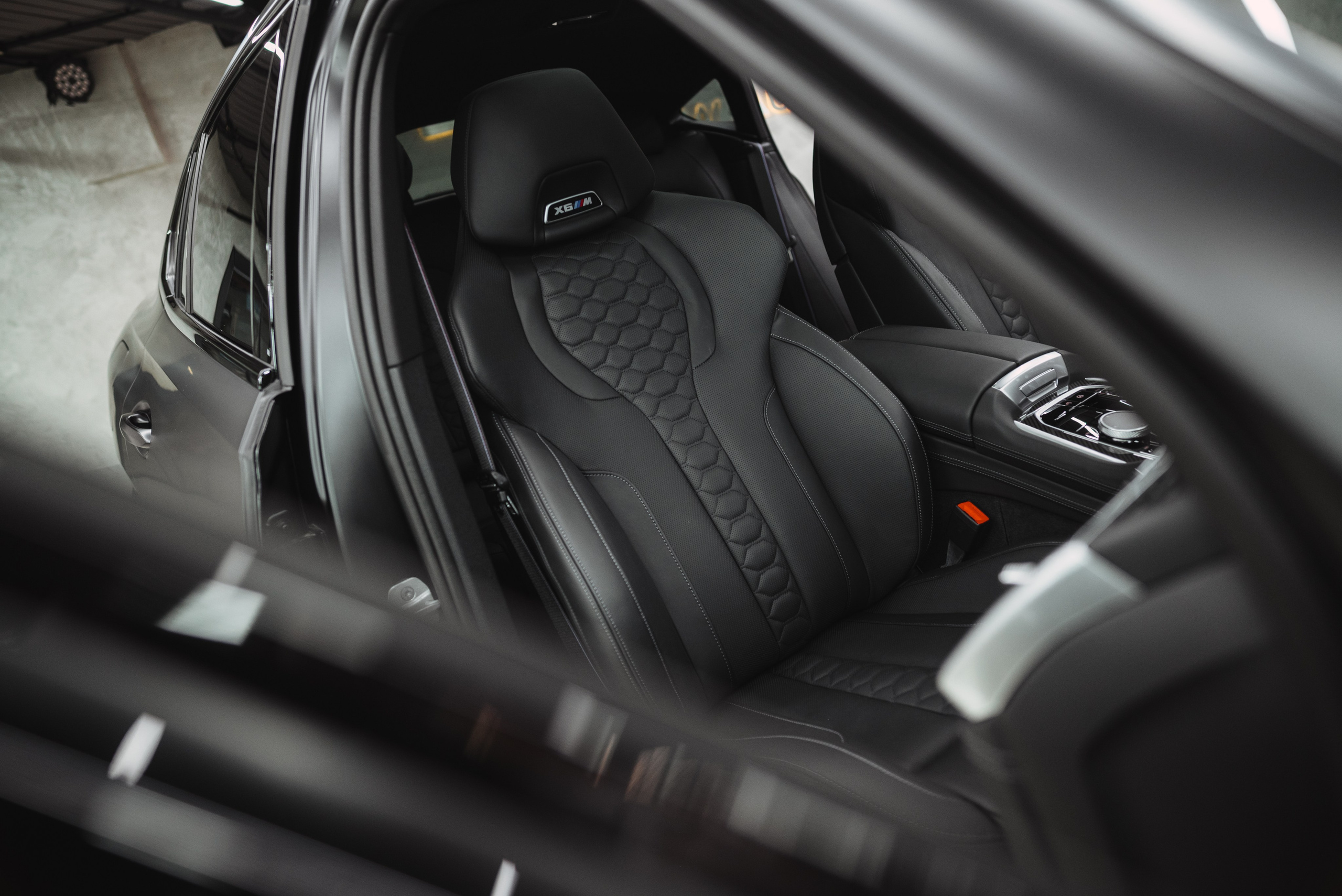 BMW X6M матовый. DeLorein