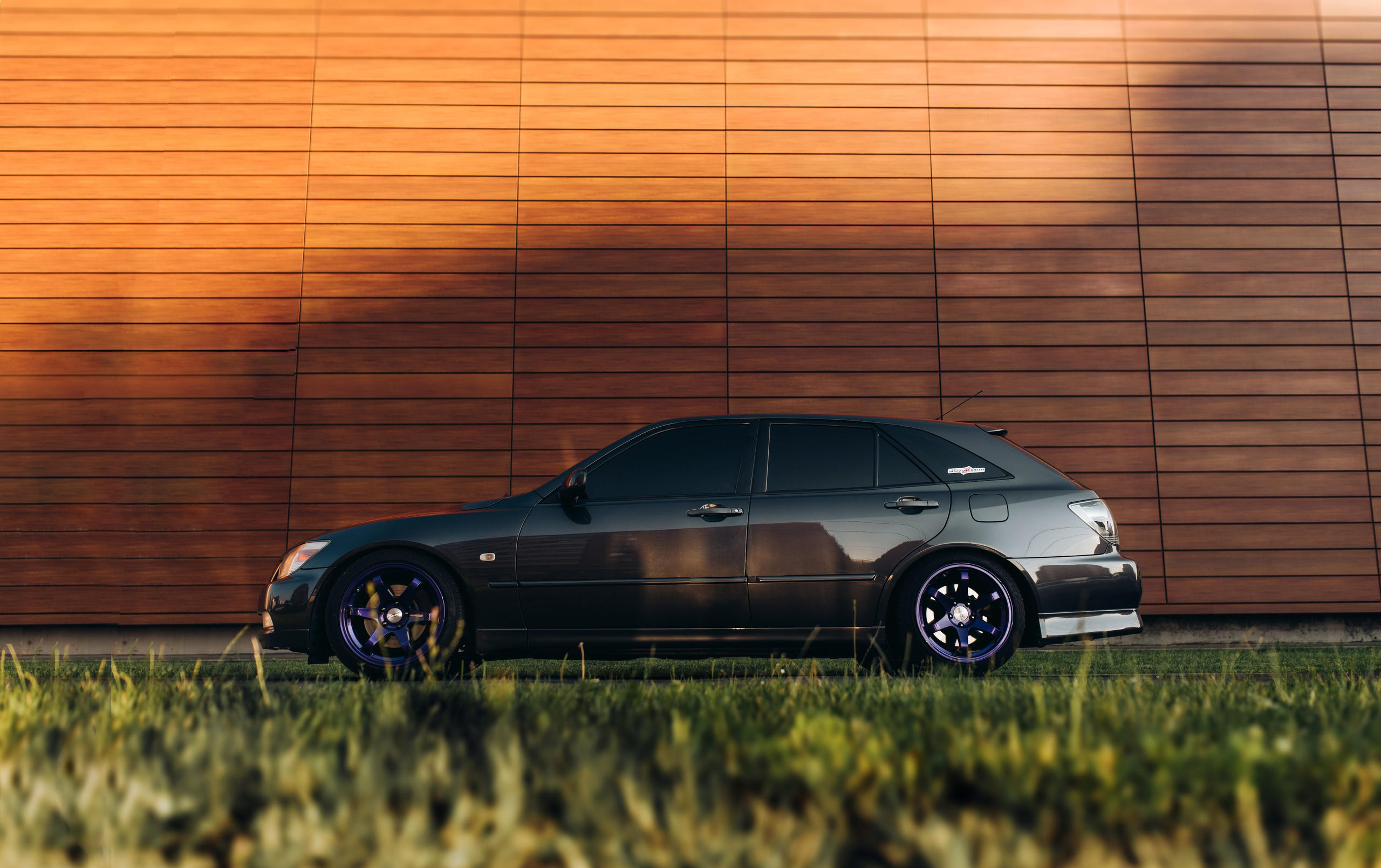 Lexus is200 theowain. DeLorein