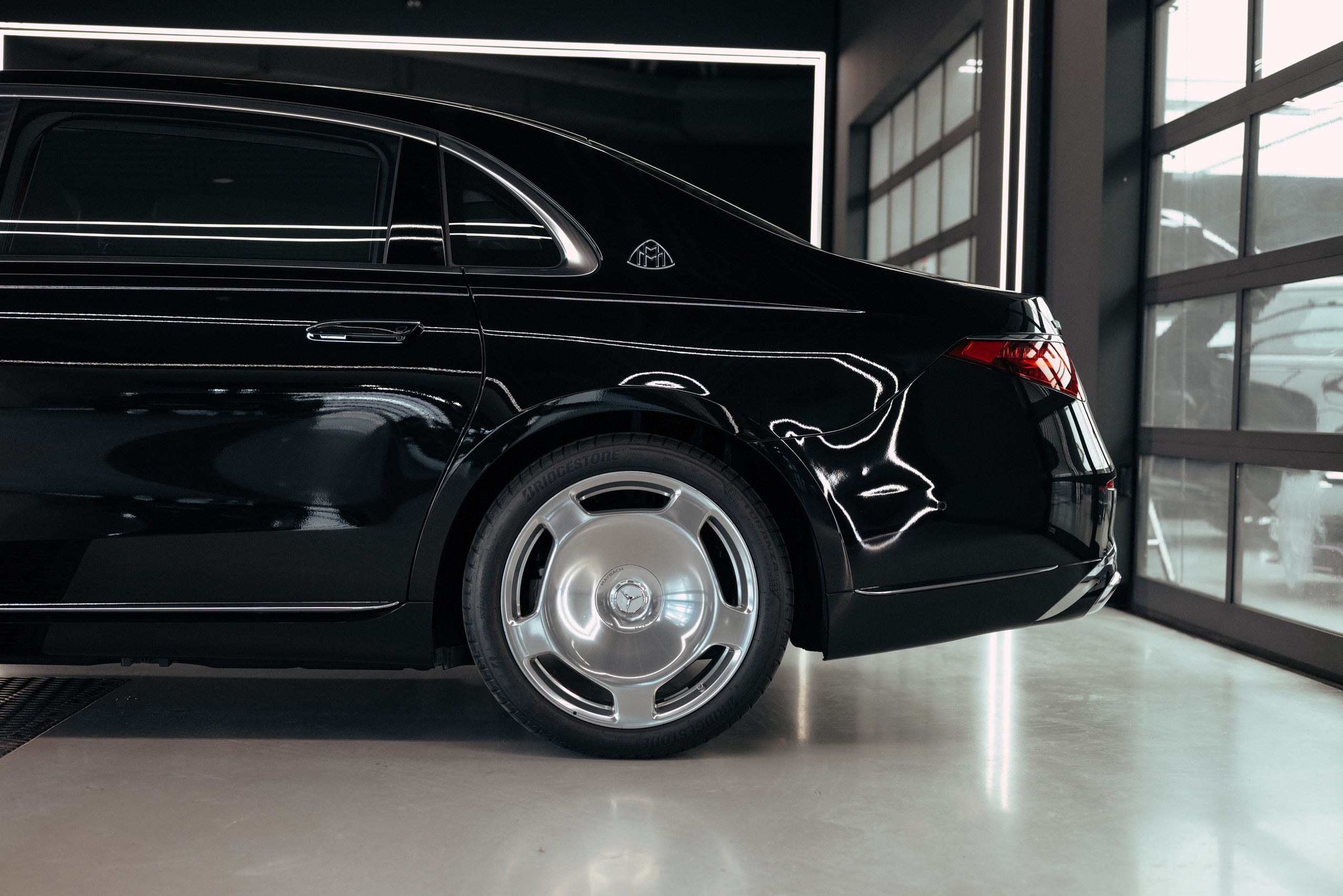 Mercedes Maybach v12 Black. DeLorein