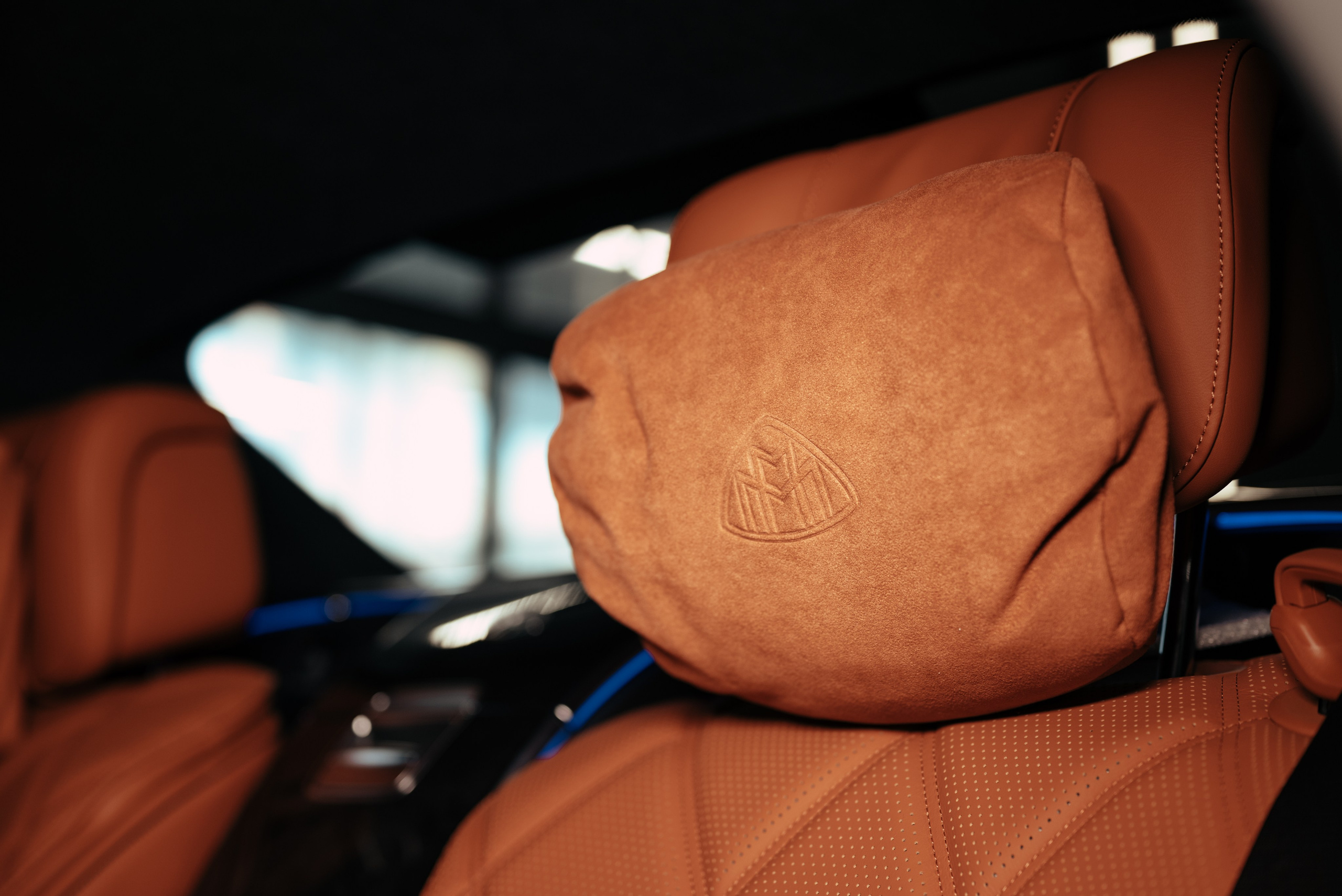 Mercedes Maybach v12 Black. DeLorein