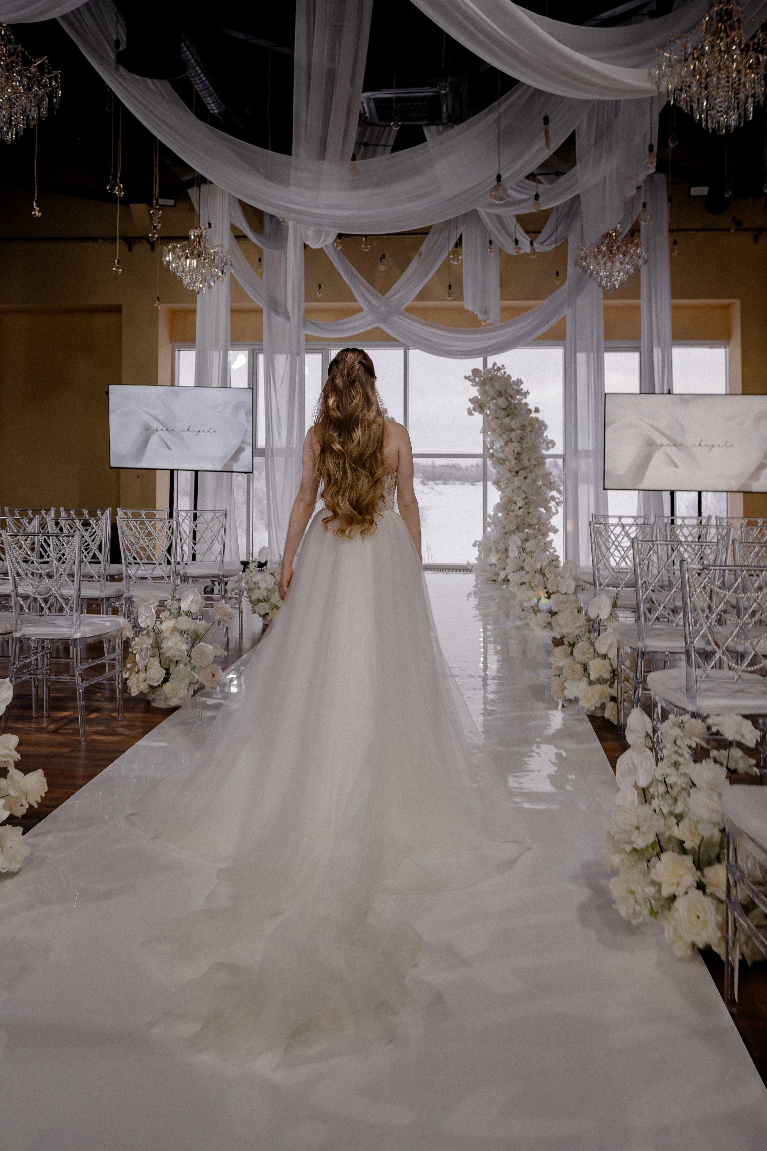 СВАДЕБНАЯ СЬЕМКА СБОРОВ В ОТЕЛЕ И ВЫЕЗД НА ЦЕРЕМОНИЮ (СНЯТО В СИБИРЕ В НИЖНЕВАРТОВСКЕ). Профессиональный фотограф, Санкт-Петербург — Виктория Богомолова