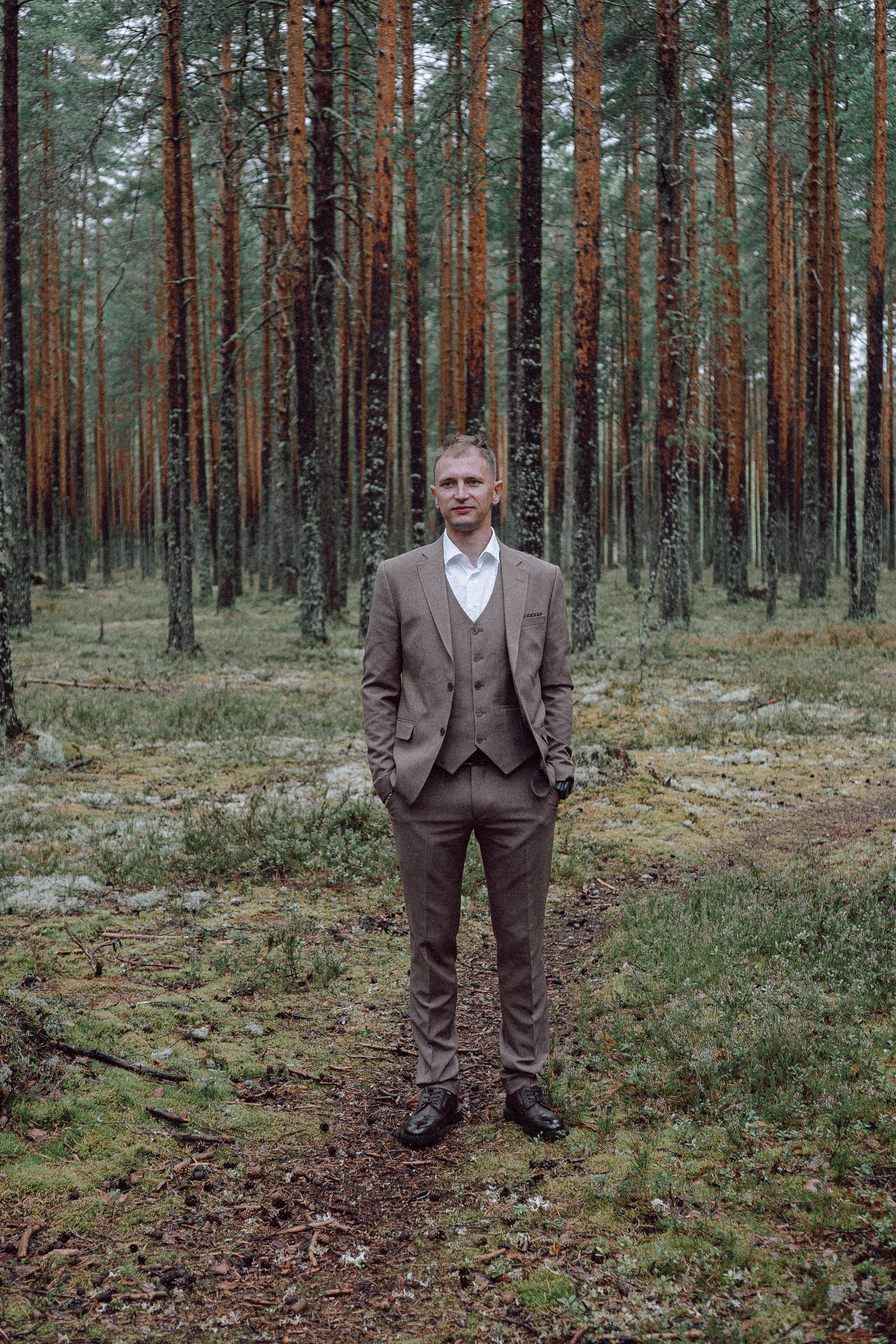 СВАДЕБНАЯ ФОТОСЕССИИЯ ПАРЫ В ГОРОДЕ ПРИОЗЕРСК В СОСНОВОМ ЛЕСУ И С ПИКАПОМ. Профессиональный фотограф, Санкт-Петербург — Виктория Богомолова