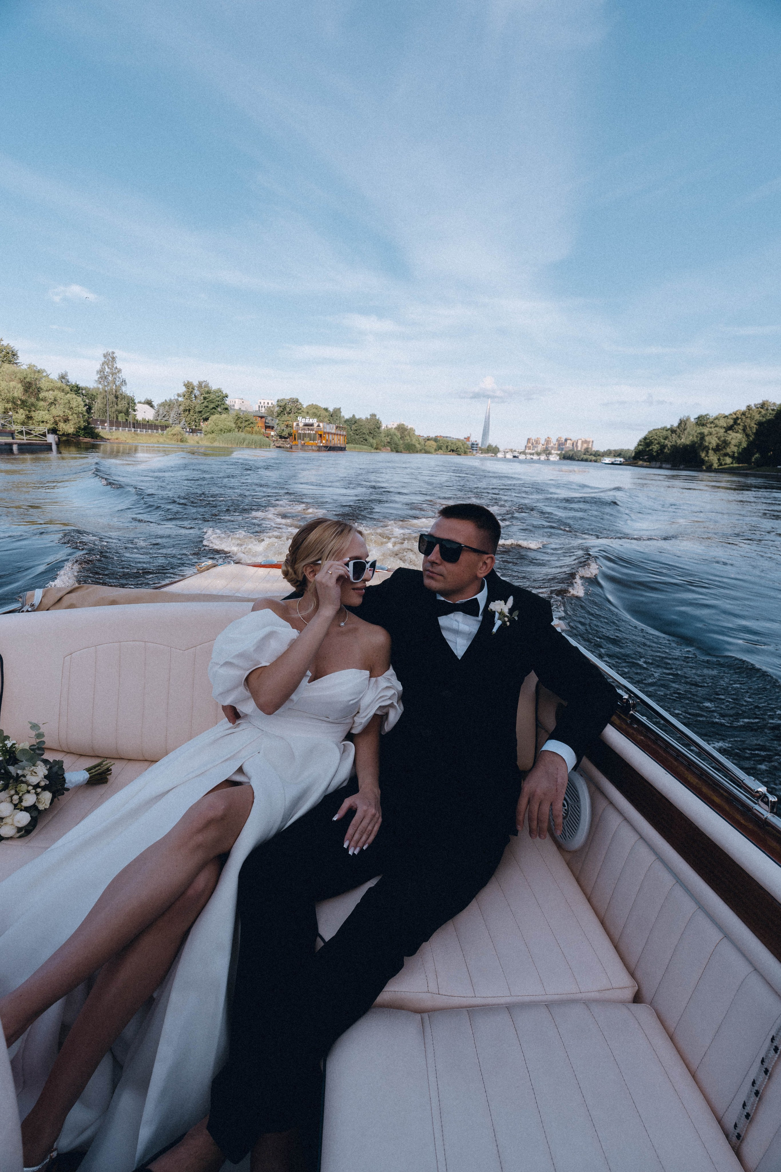 СВАДЕНБНАЯ СЬЕМКА НА КАТЕРЕ ПО КАНАЛАМ САНКТ-ПЕТЕРБУРГА И В АКВАТОРИИ НЕВЫ. Профессиональный фотограф, Санкт-Петербург — Виктория Богомолова
