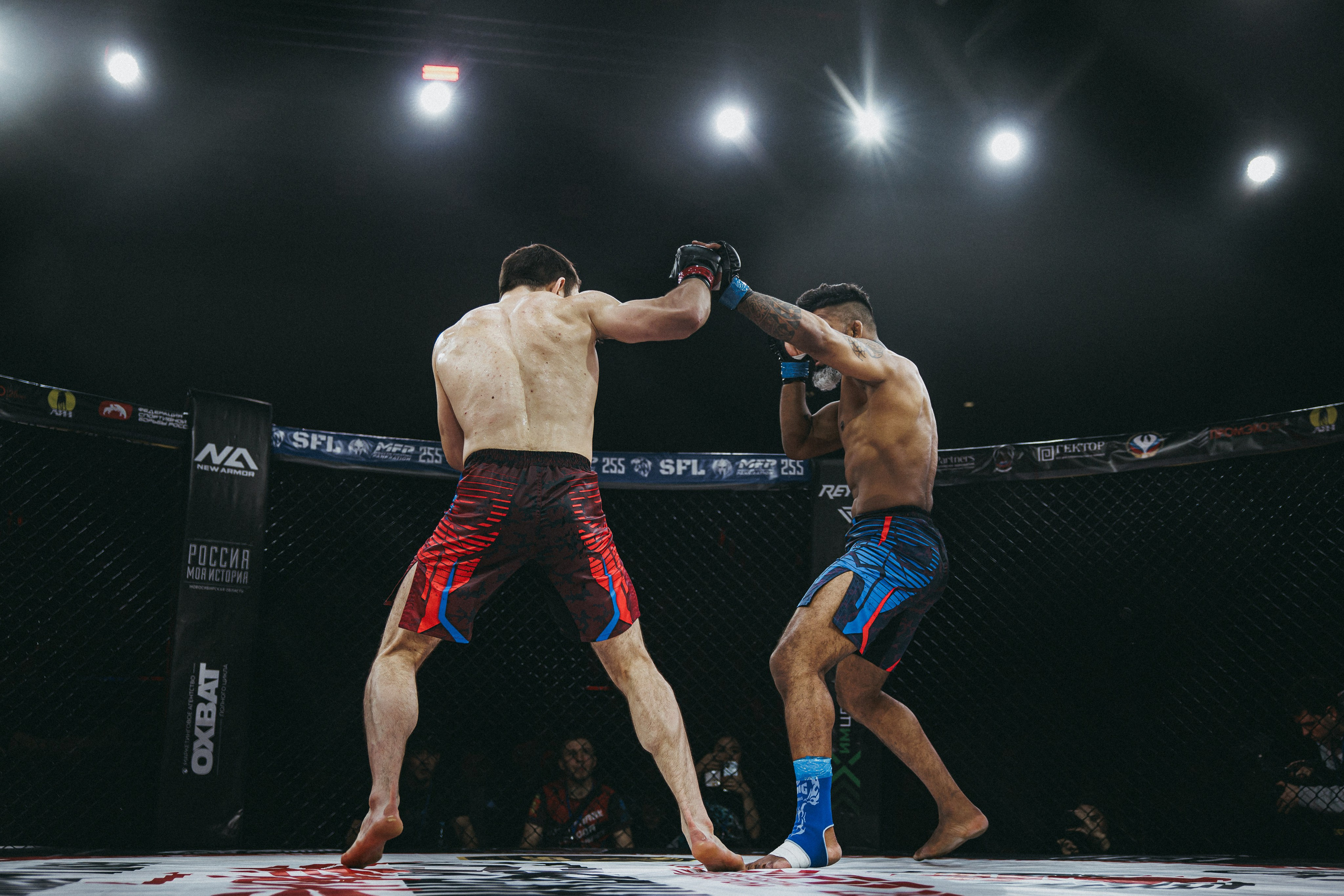 MFP255 ДУГЛАС РИБЕЙРО VS МАКСИМ БУТОРИН. Фотограф Иркутск Антипин Сергей