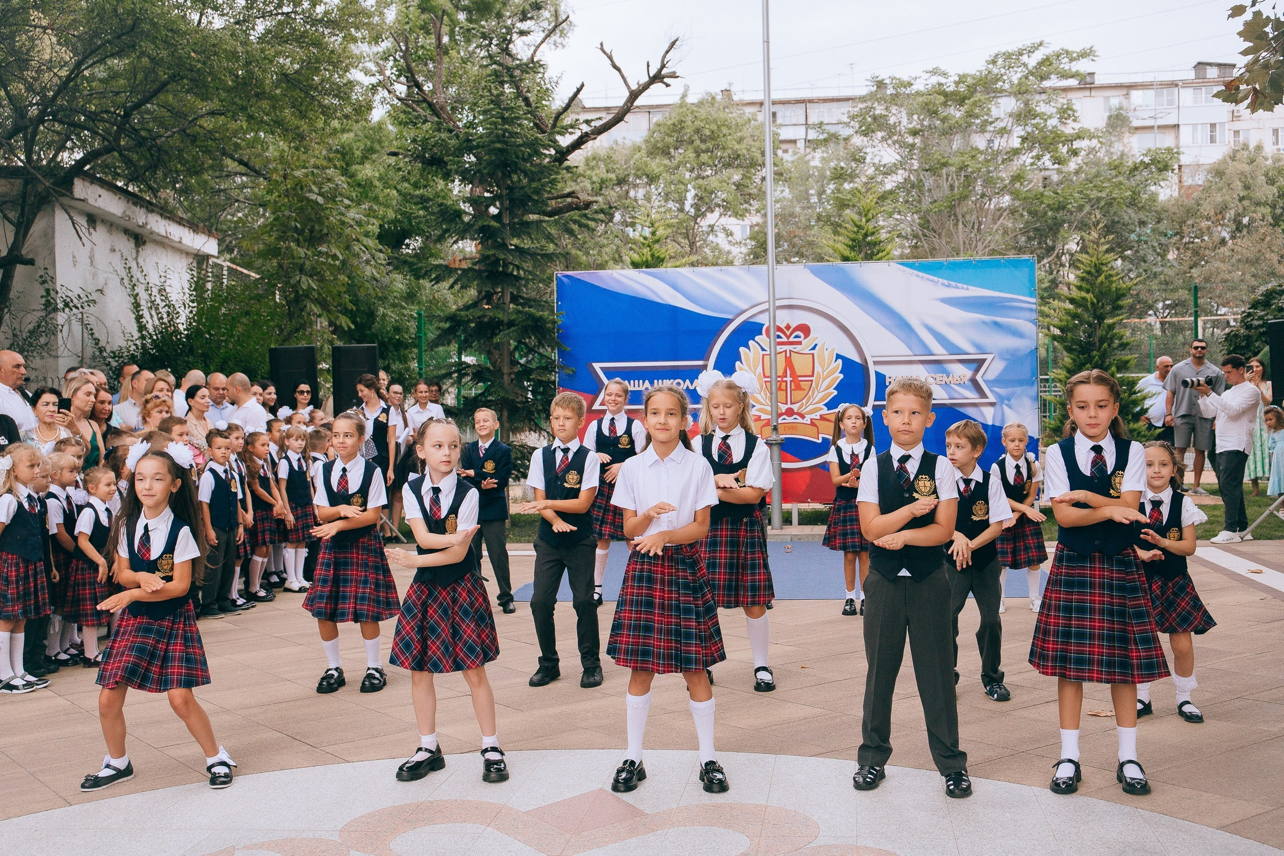 1 класс школа «Личность». Выпускные альбомы Натальи Бутко: Новороссийск, Анапа, Геленджик