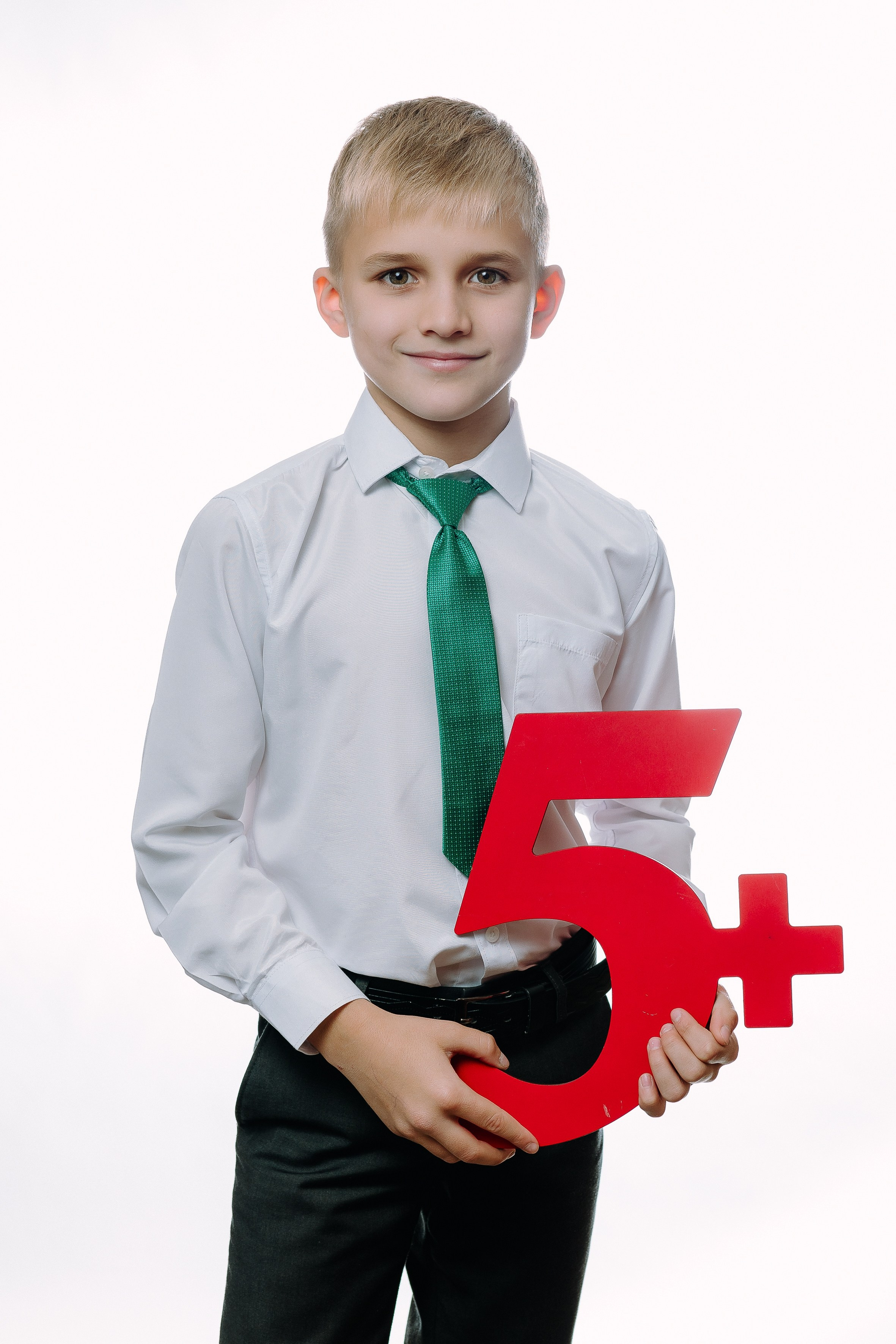 Портрет на светлом фоне- начальная школа. Выпускные альбомы Натальи Бутко: Новороссийск, Анапа, Геленджик