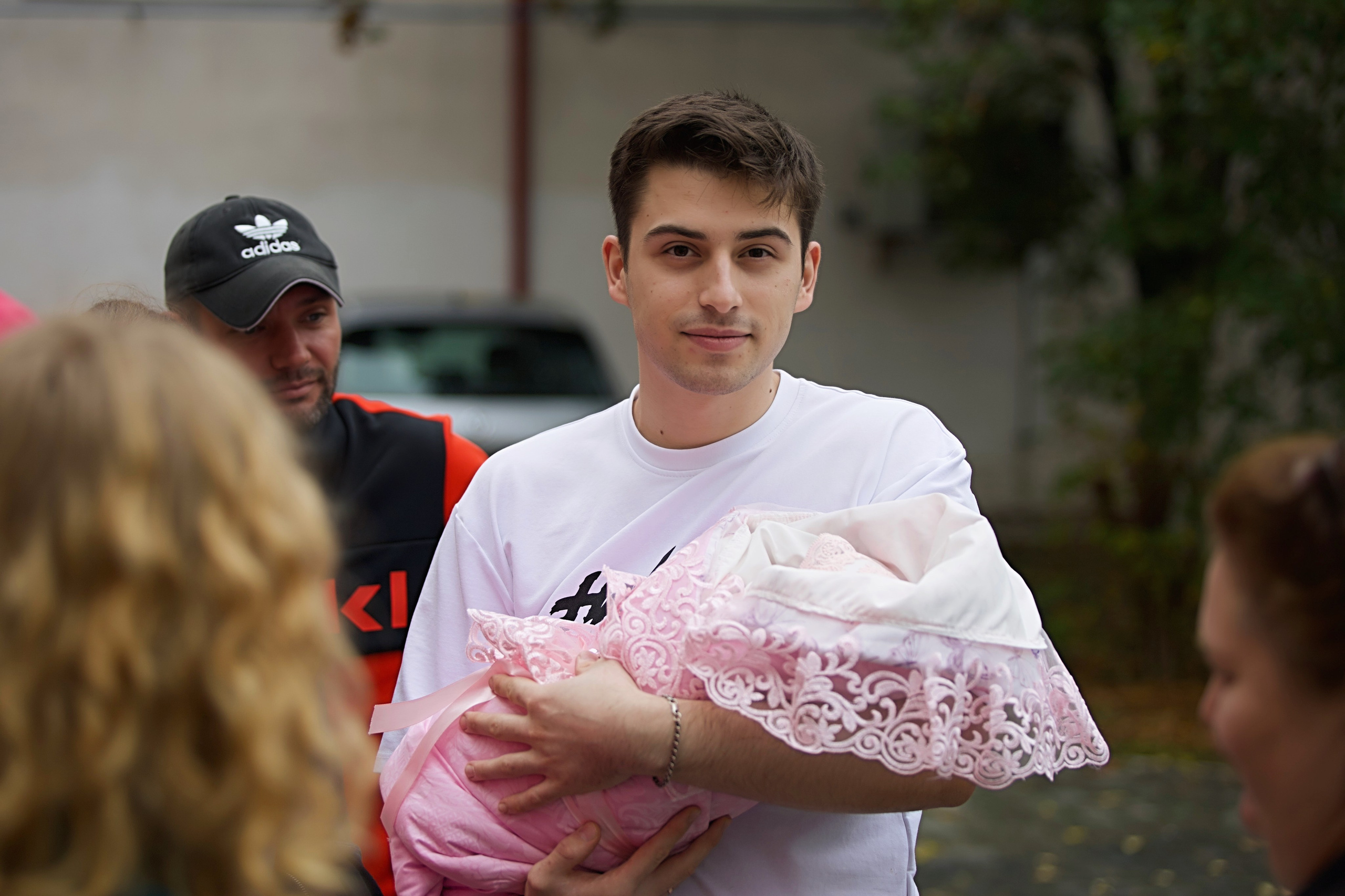 Выписка Аня и Давид. Репортажный фотограф Анапа