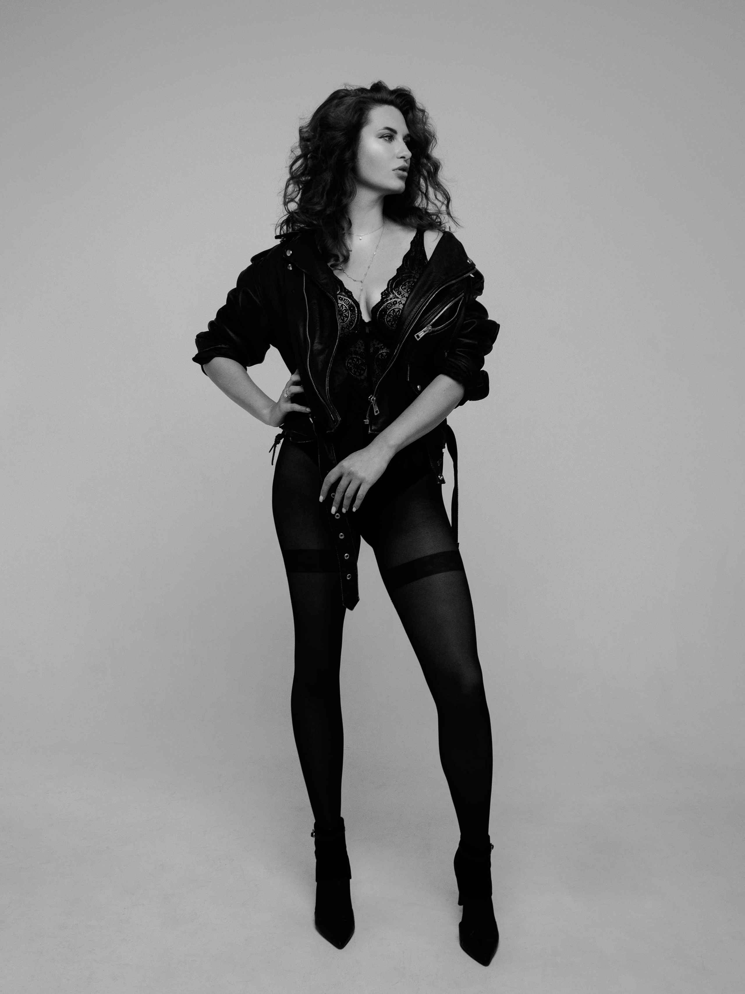 Фотосессия девушки в студии в ч/б. Маруся Машкова • Фотограф в Москве