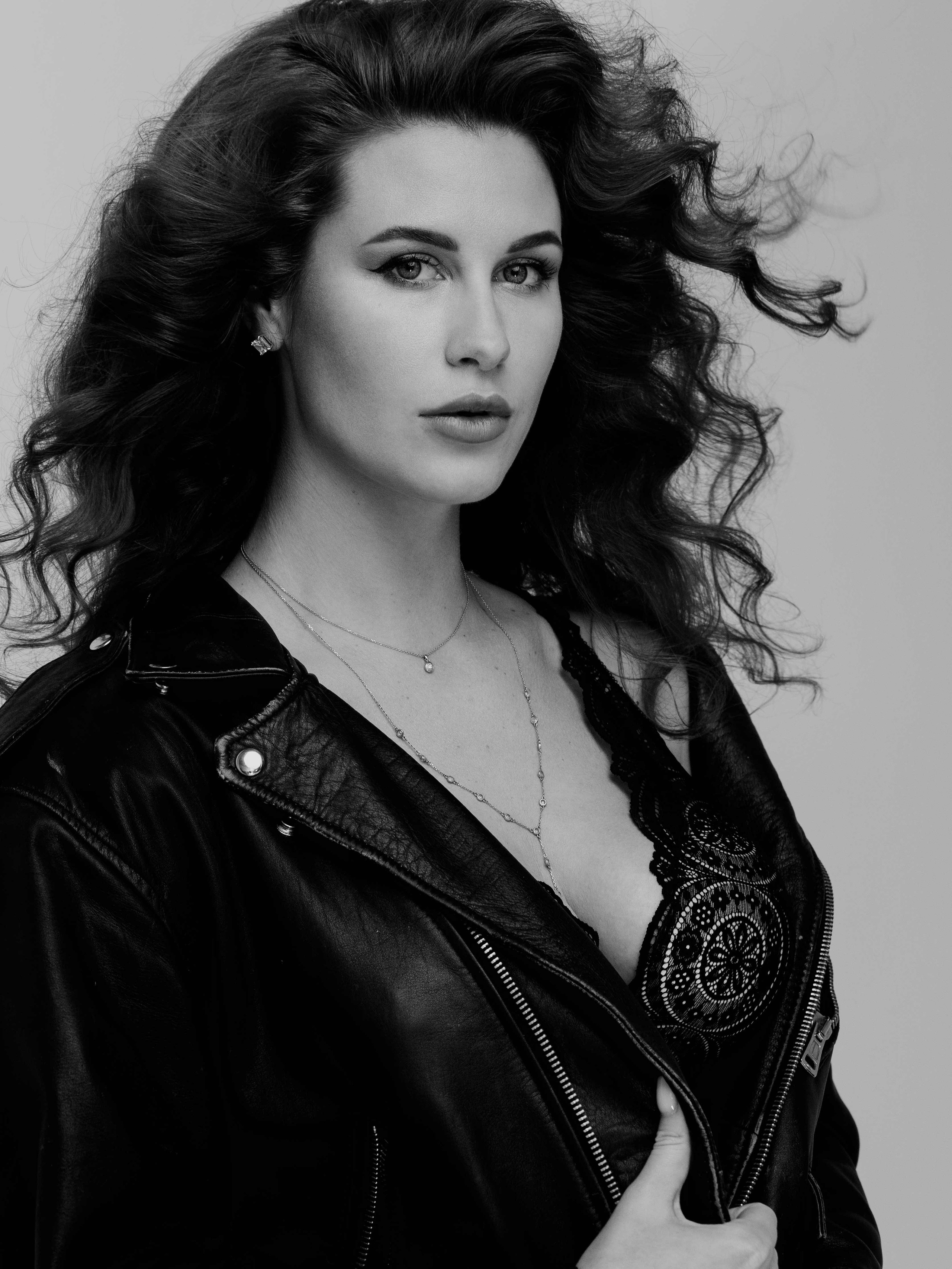 Фотосессия девушки в студии в ч/б. Маруся Машкова • Фотограф в Москве