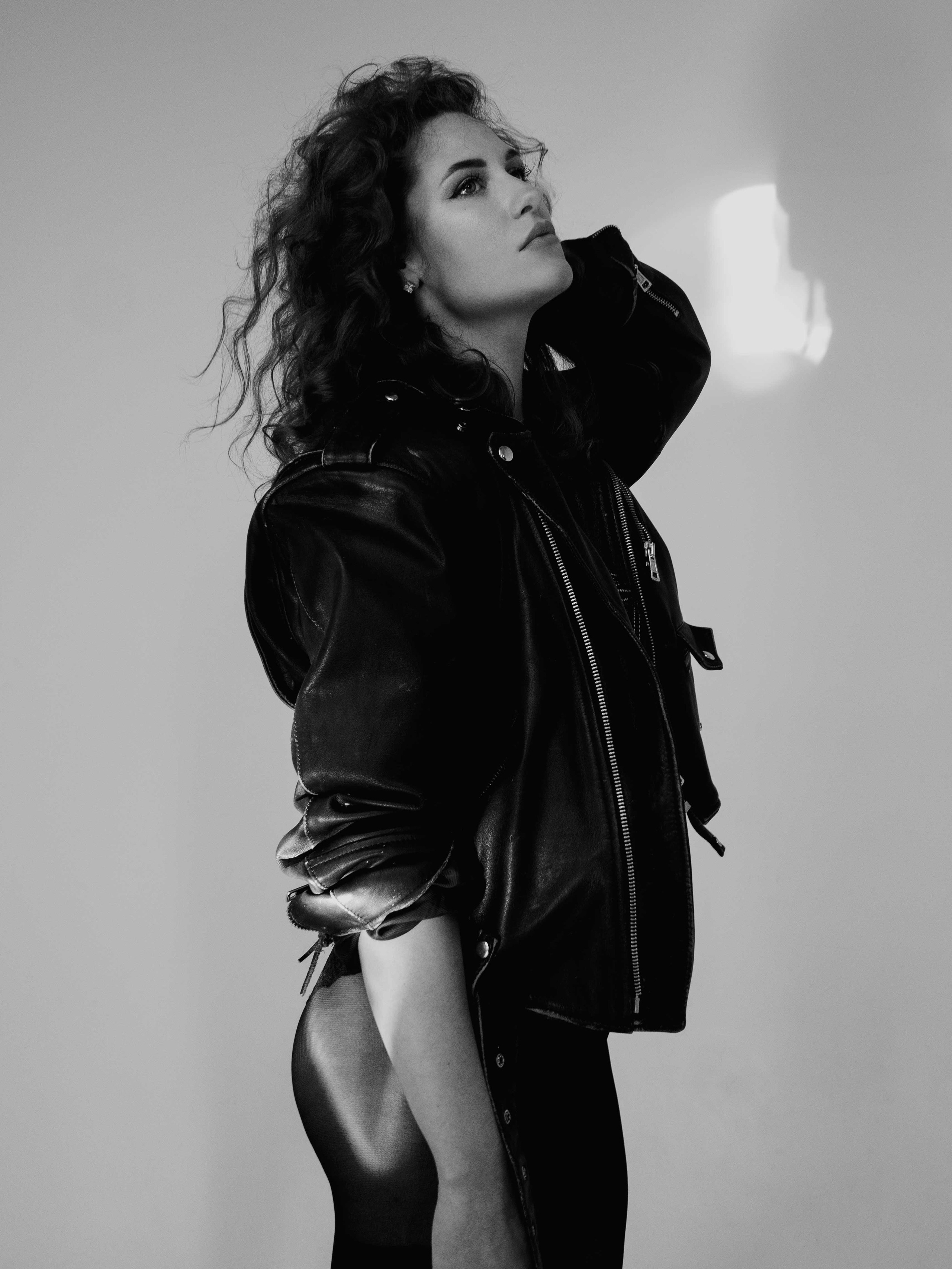 Фотосессия девушки в студии в ч/б. Маруся Машкова • Фотограф в Москве