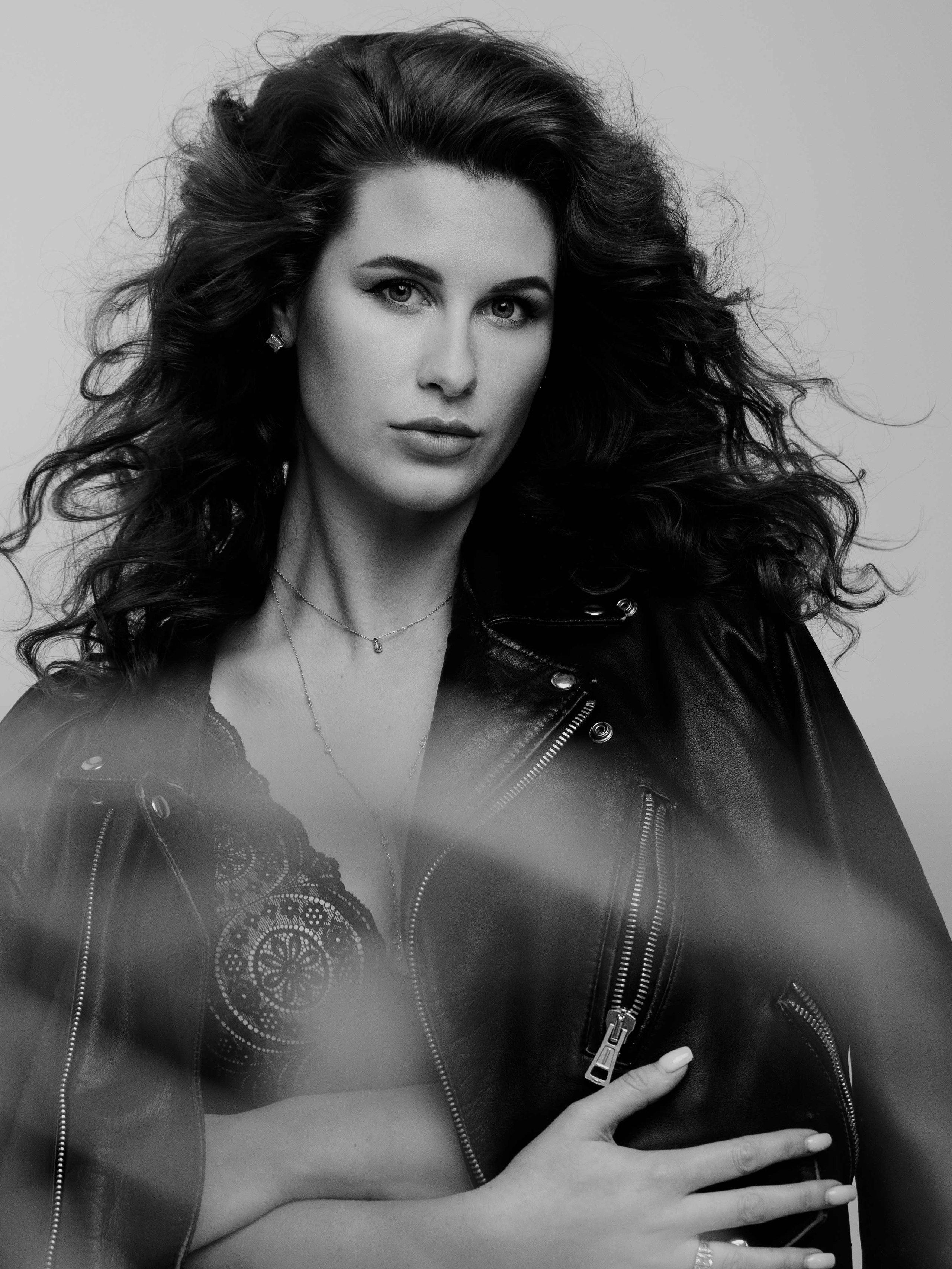 Фотосессия девушки в студии в ч/б. Маруся Машкова • Фотограф в Москве