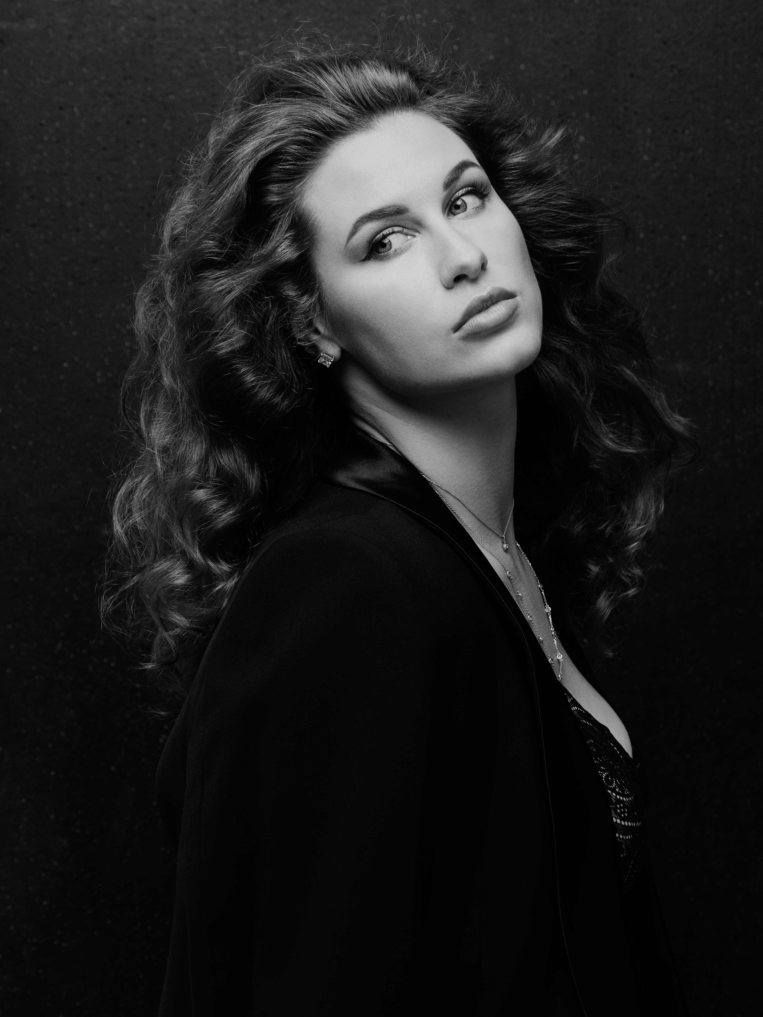 Фотосессия девушки в студии в ч/б. Маруся Машкова • Фотограф в Москве