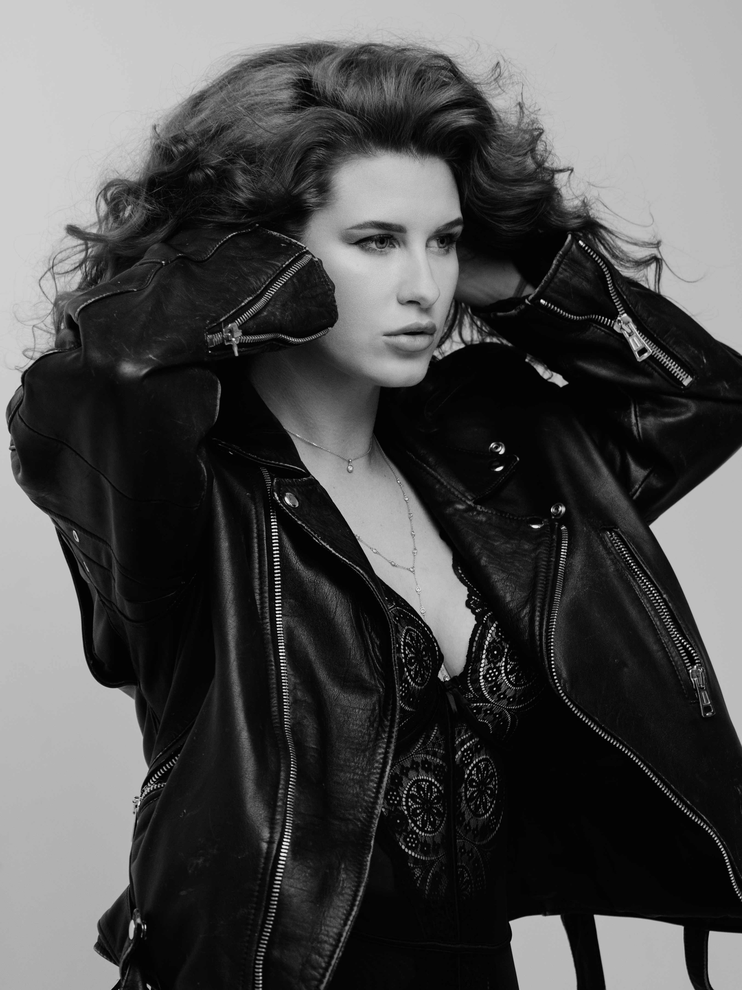 Фотосессия девушки в студии в ч/б. Маруся Машкова • Фотограф в Москве