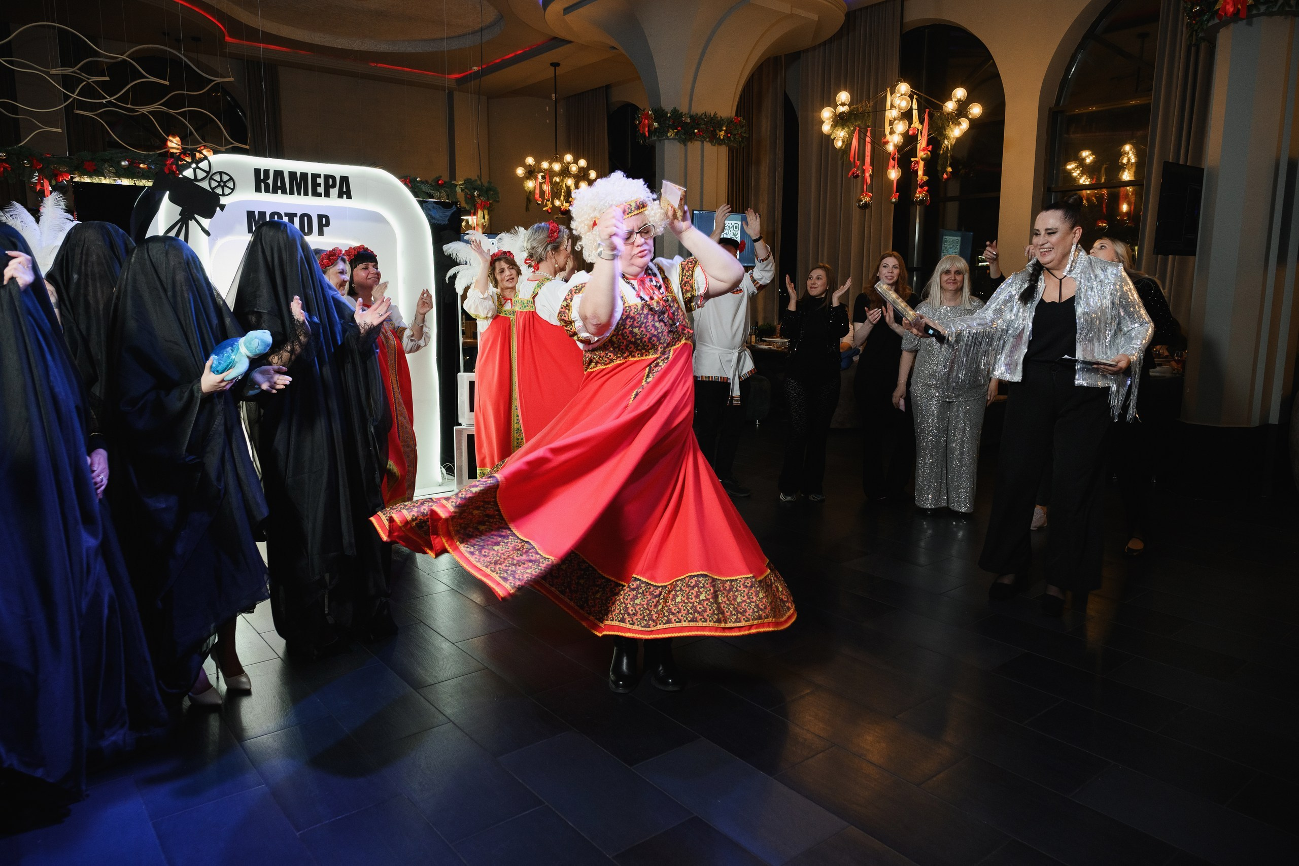 Профессиональная фотосъемка корпоратива в кафе в Петропавловске-Камчатском. Фотограф на корпоратив в кафе в Петропавловске-Камчатском запечатлеет живые эмоции и атмосферу праздника. Яркие и естественные фото с корпоративного мероприятия в кафе в Петропавловске-Камчатском. Цены и услуги на фотосъемку корпоратива в Петропавловске-Камчатском.