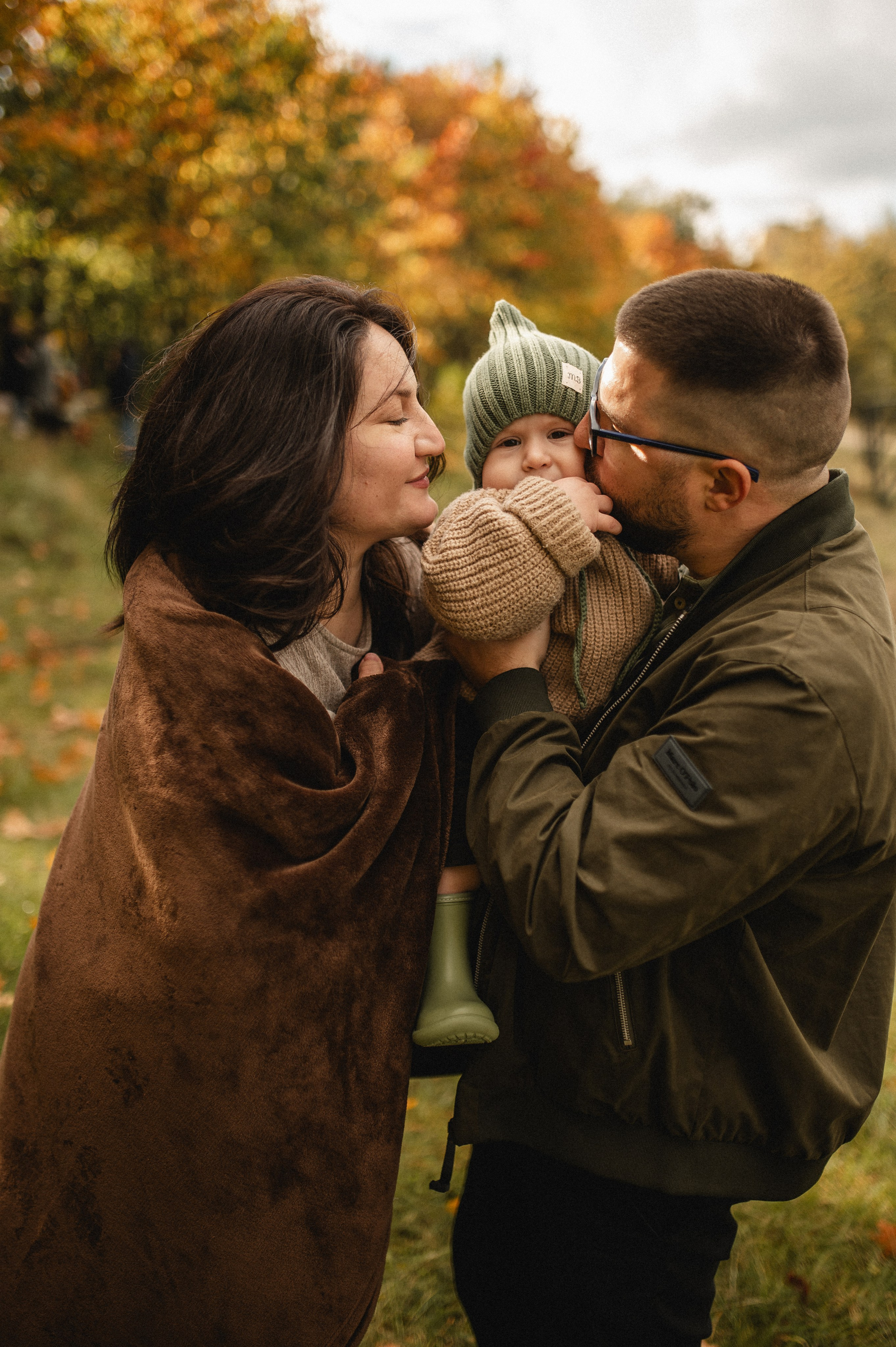 Осенняя фотосессия большой семьи в парке. Семейная фотосессия Бутово Москва фотограф Алина Морщагина
