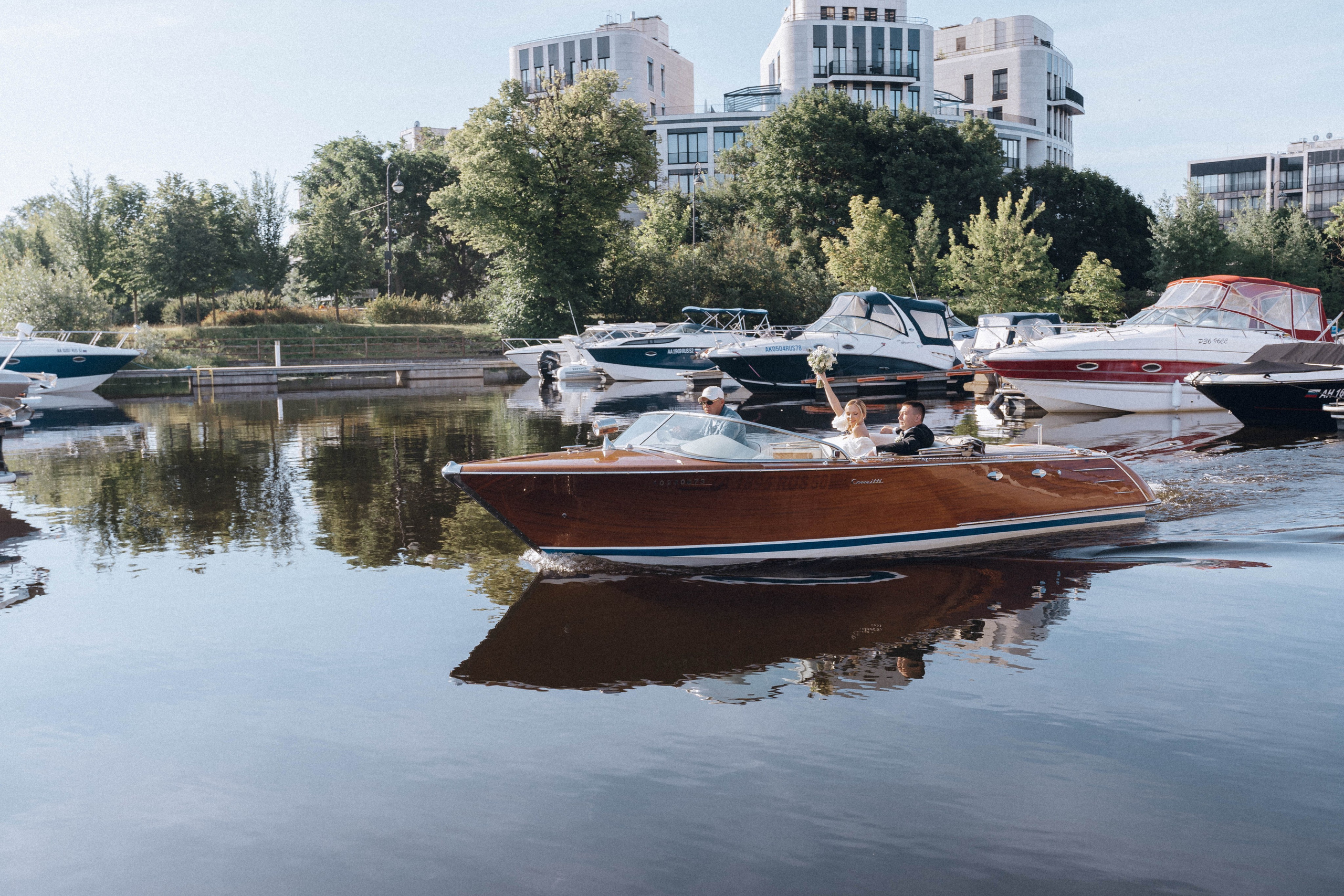 СВАДЕНБНАЯ СЬЕМКА НА КАТЕРЕ ПО КАНАЛАМ САНКТ-ПЕТЕРБУРГА И В АКВАТОРИИ НЕВЫ. Профессиональный фотограф, Санкт-Петербург — Виктория Богомолова