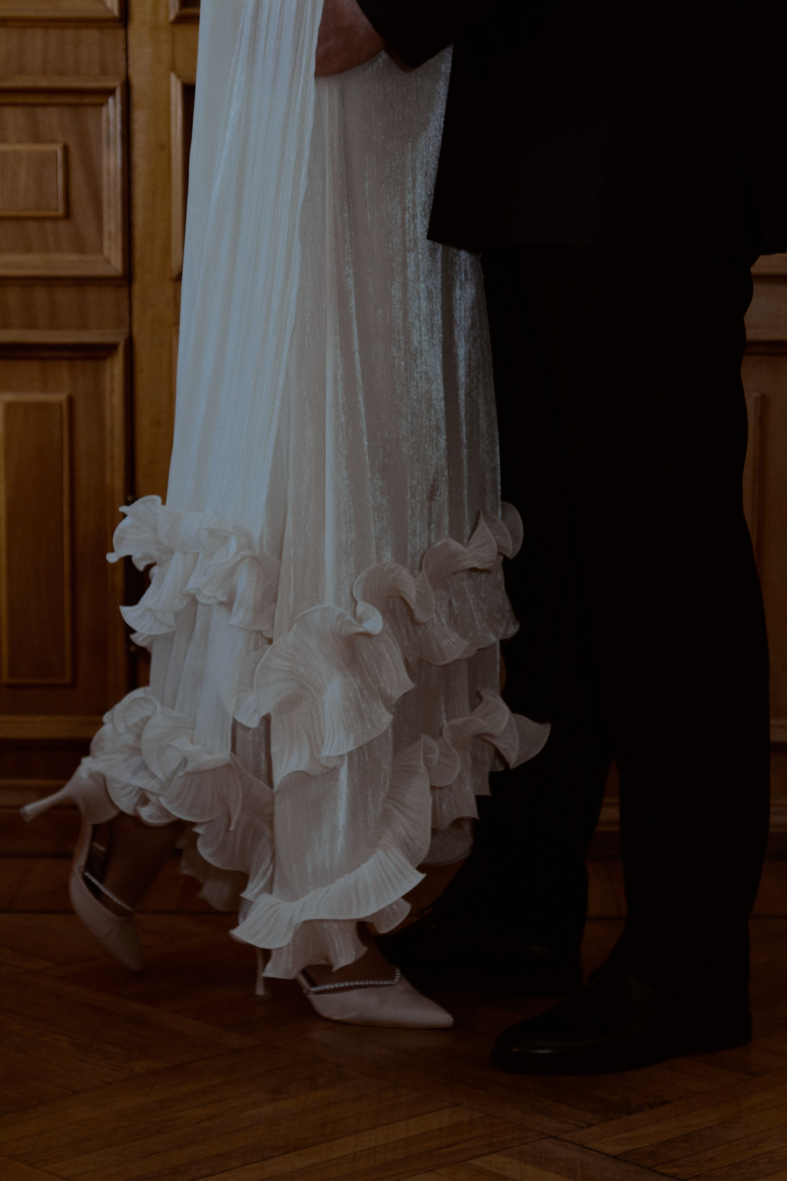 Свадебное лавстори в стенах библиотеки им. Пушкина. Свадебный фотограф в Москве Приятелева Ангелина