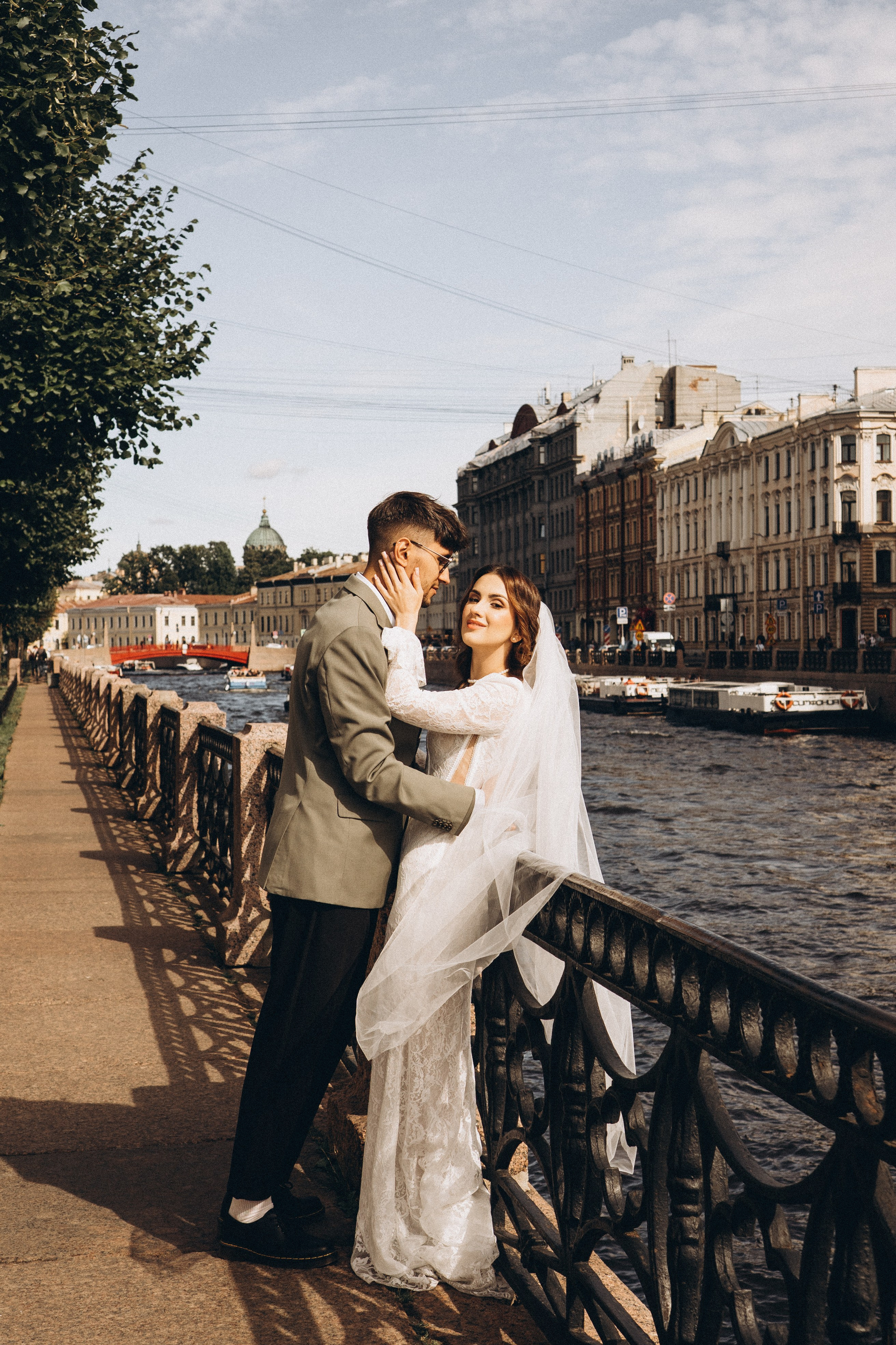 СВАДЕБНАЯ ПРОГУЛКА ВОЗЕ ИСАИКЕВСКОГО СОБОРА АСТОРИИ И ЗАКОНОДАЛЕТНОГО СОБРАНИЯ. Профессиональный фотограф, Санкт-Петербург — Виктория Богомолова