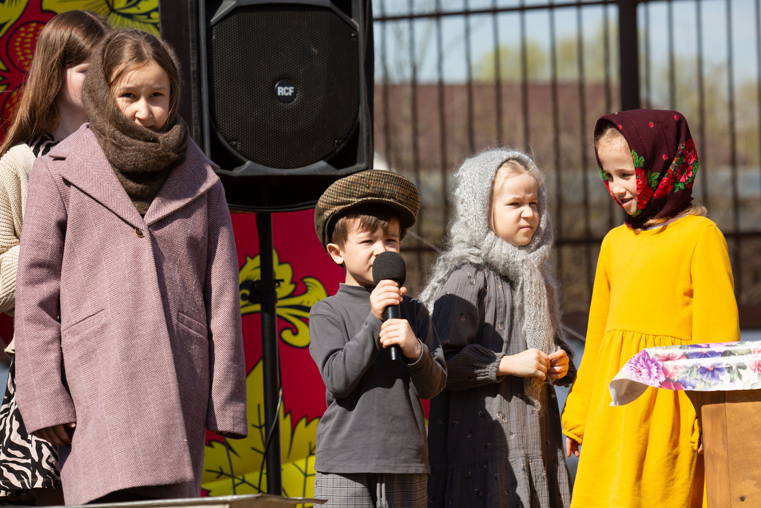 Пасха Воскресенский храм с Ашитково и ярмарка около храма. Семейный и детский фотограф Анна Петракова
