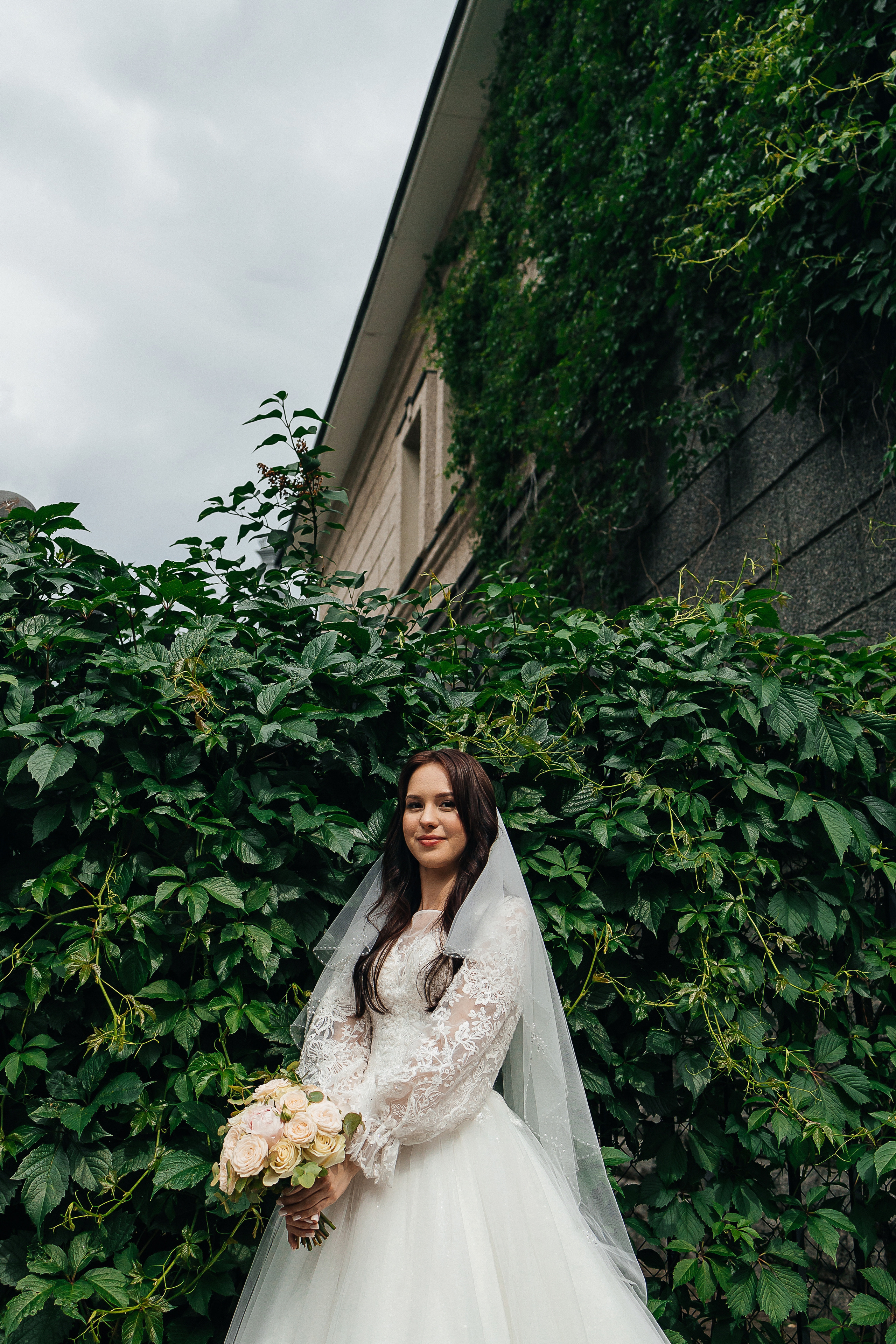 Романтическая встреча пары в отеле. Олег Сверчков | Свадебный фотограф Вологда