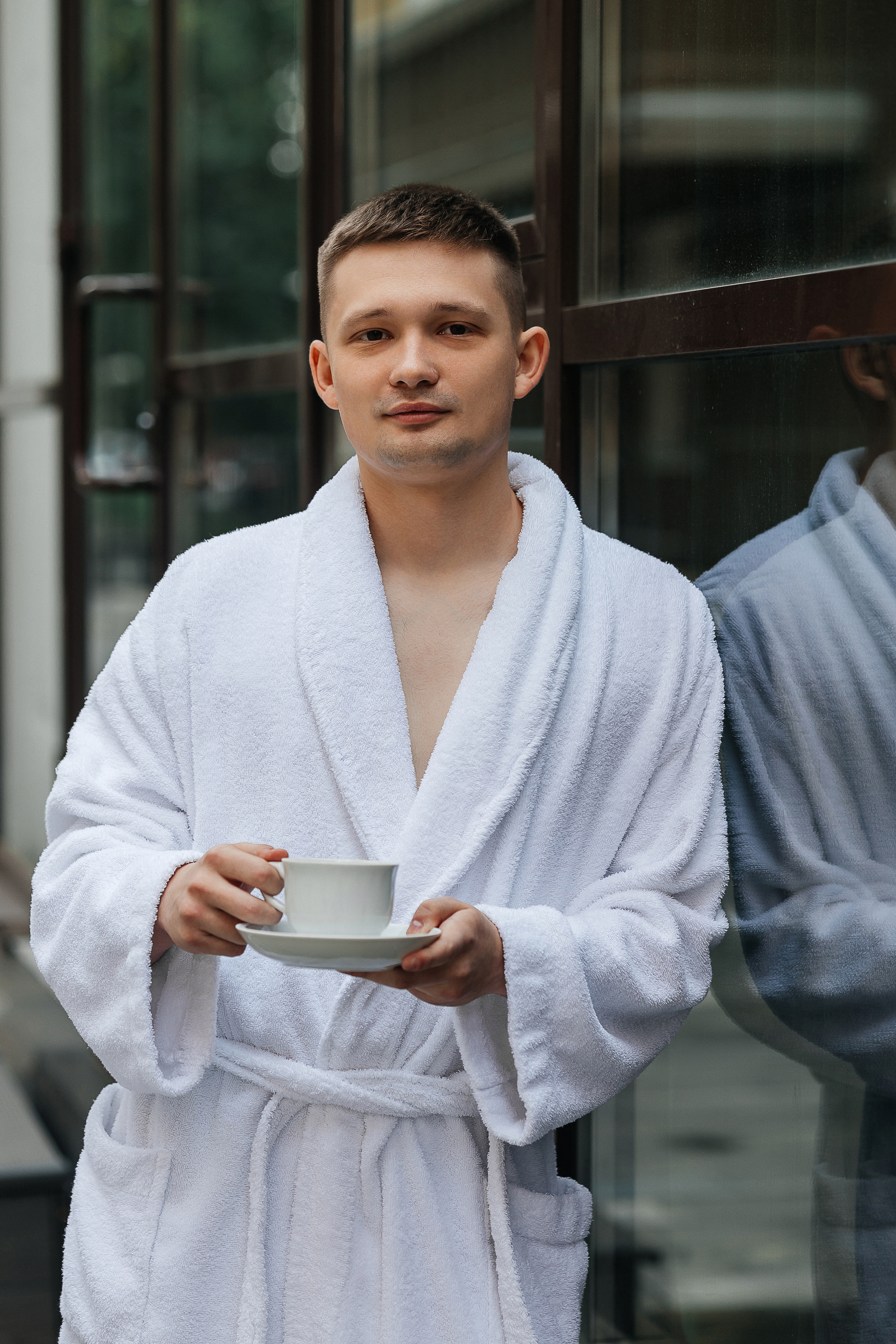 Романтическая встреча пары в отеле. Олег Сверчков | Свадебный фотограф Вологда