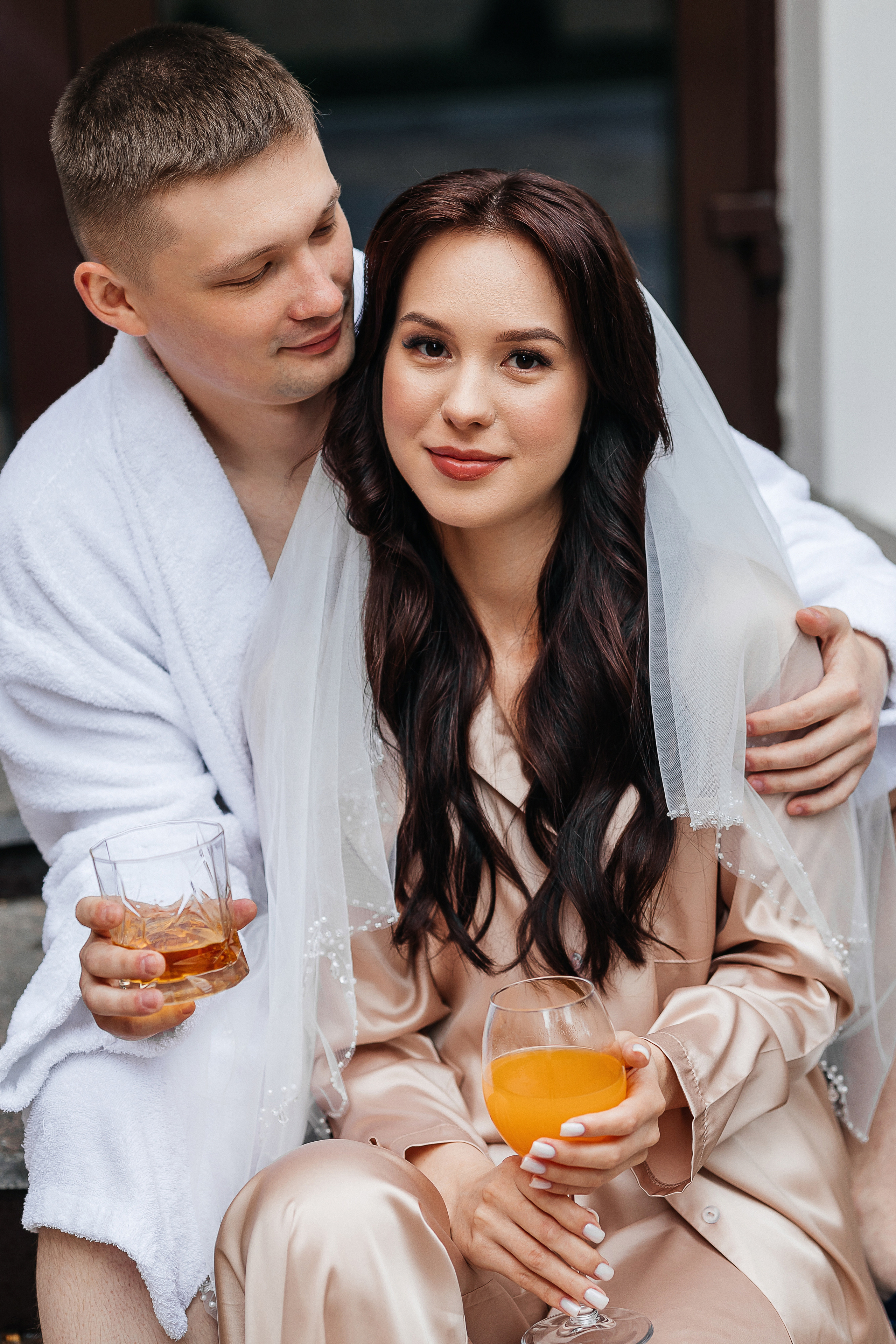 Романтическая встреча пары в отеле. Олег Сверчков | Свадебный фотограф Вологда