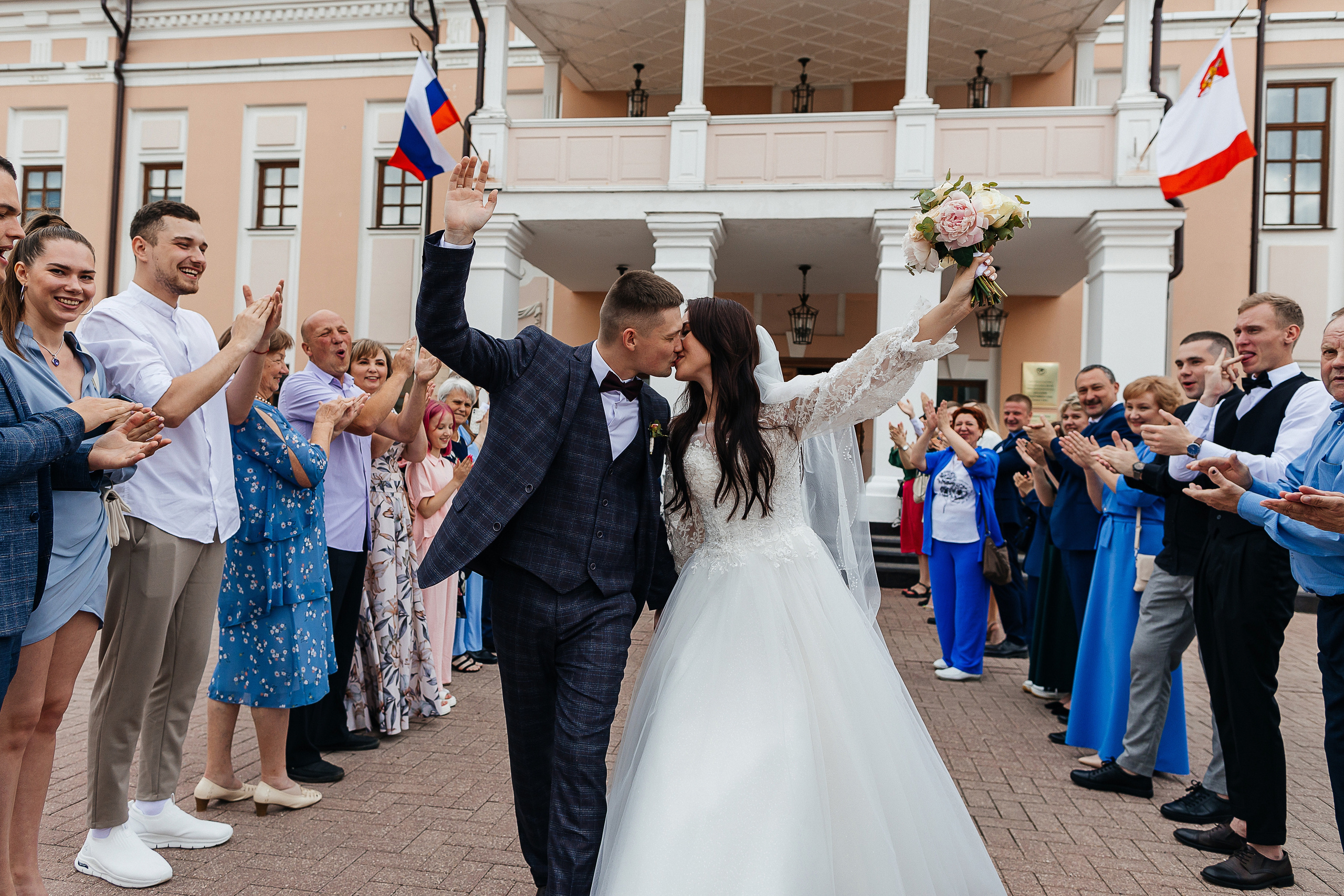 Романтическая встреча пары в отеле. Олег Сверчков | Свадебный фотограф Вологда
