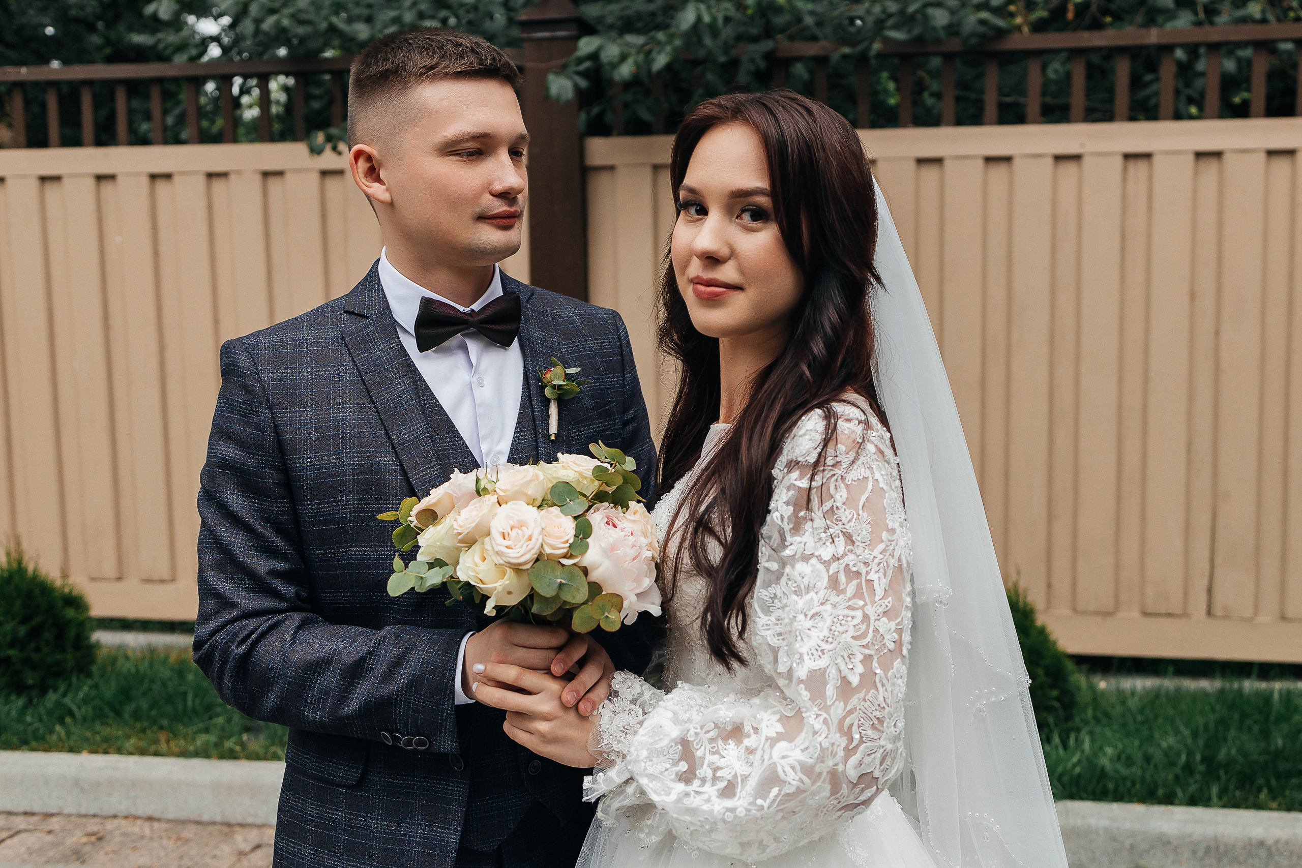 Романтическая встреча пары в отеле. Олег Сверчков | Свадебный фотограф Вологда