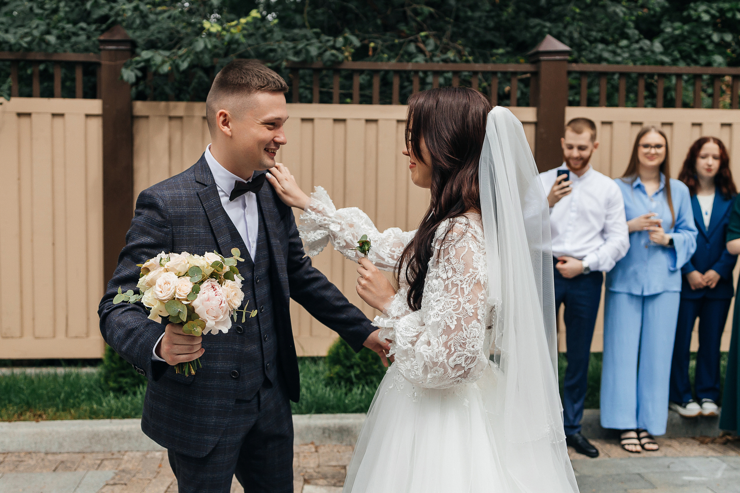 Романтическая встреча пары в отеле. Олег Сверчков | Свадебный фотограф Вологда