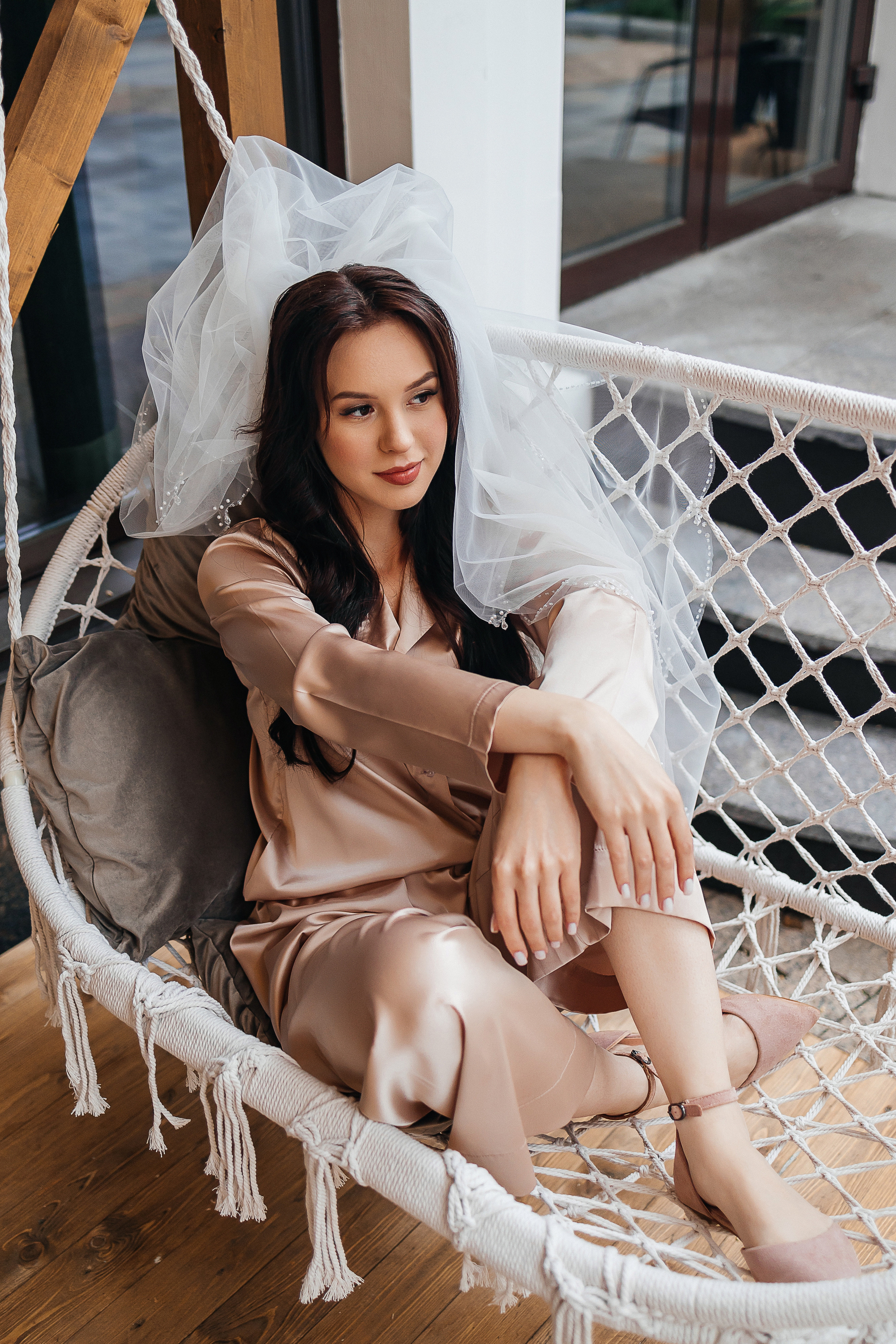 Романтическая встреча пары в отеле. Олег Сверчков | Свадебный фотограф Вологда