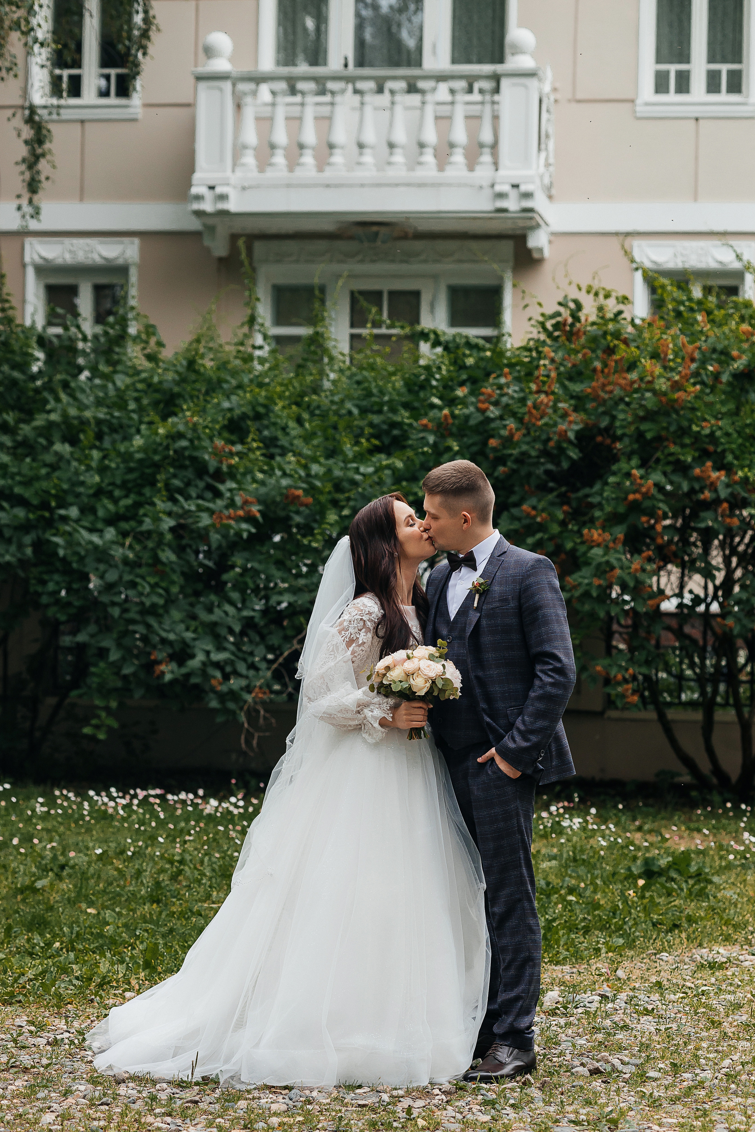 Романтическая встреча пары в отеле. Олег Сверчков | Свадебный фотограф Вологда