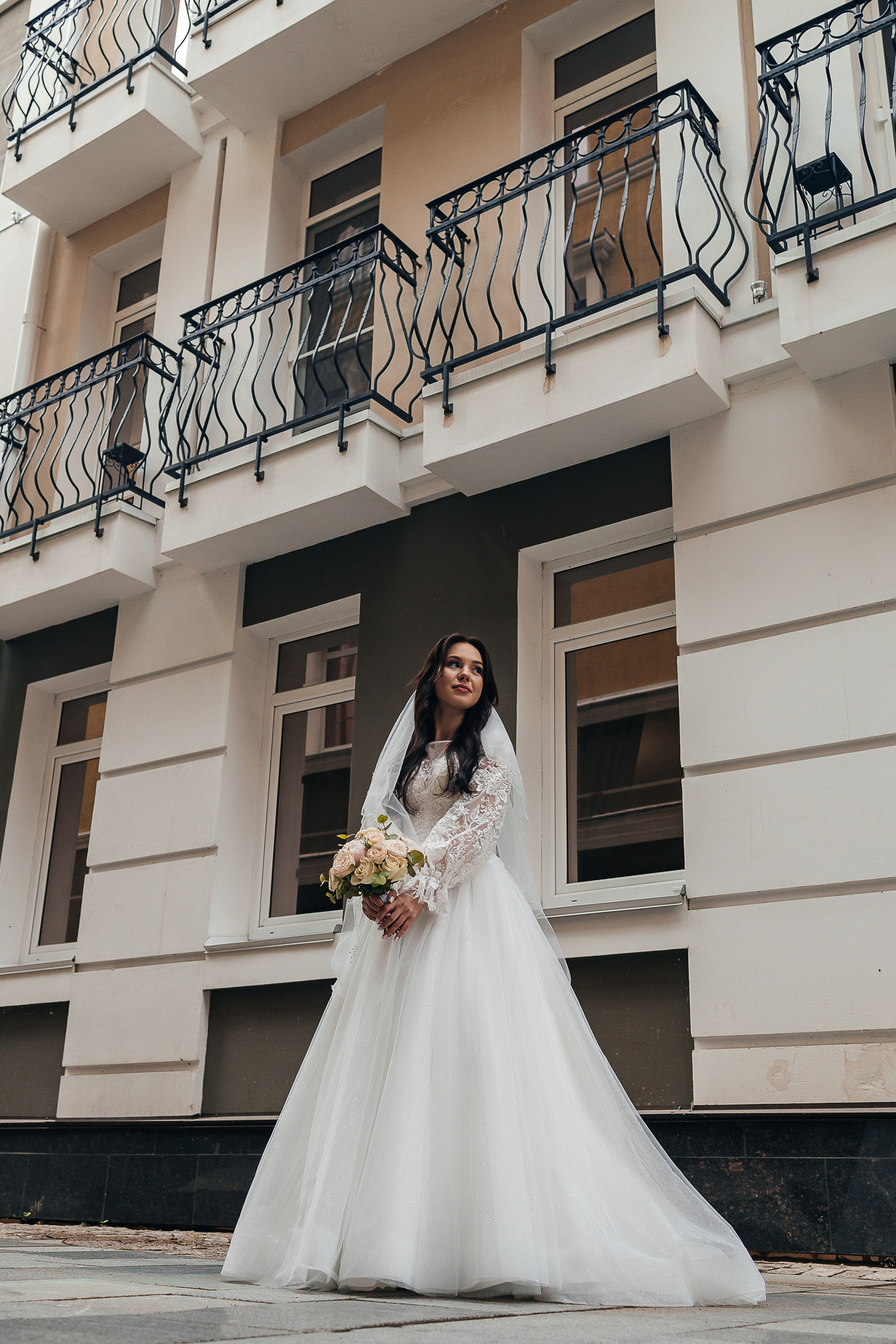 Романтическая встреча пары в отеле. Олег Сверчков | Свадебный фотограф Вологда