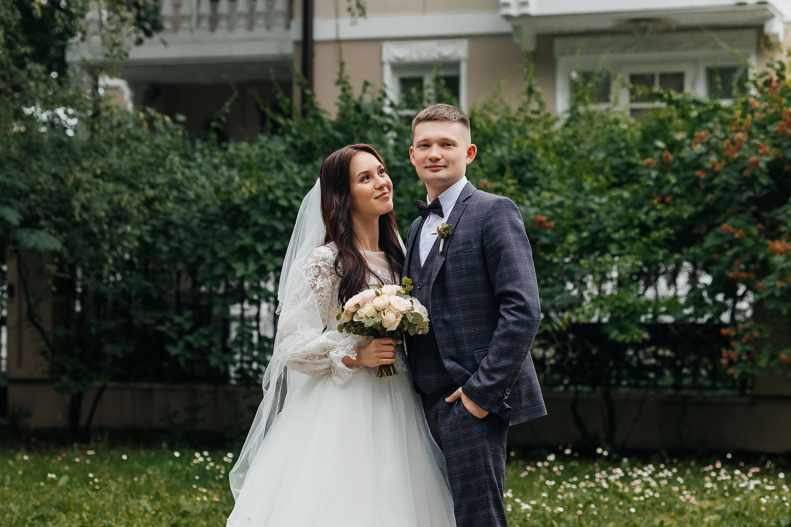 Романтическая встреча пары в отеле. Олег Сверчков | Свадебный фотограф Вологда